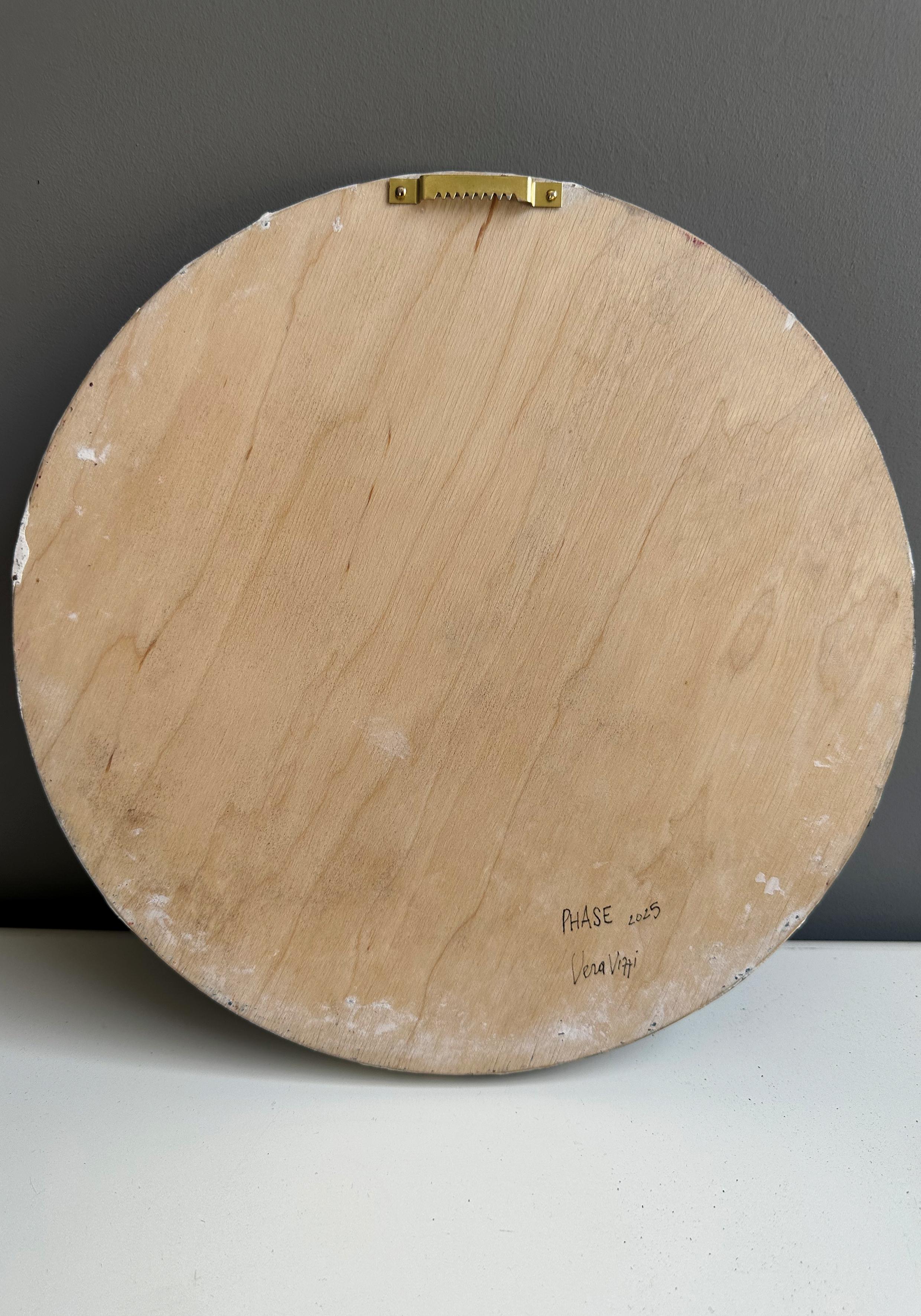 Fase - Escultura Contemporánea de Pared en Madera con Textura Lunar y Acentos de Color en venta 2