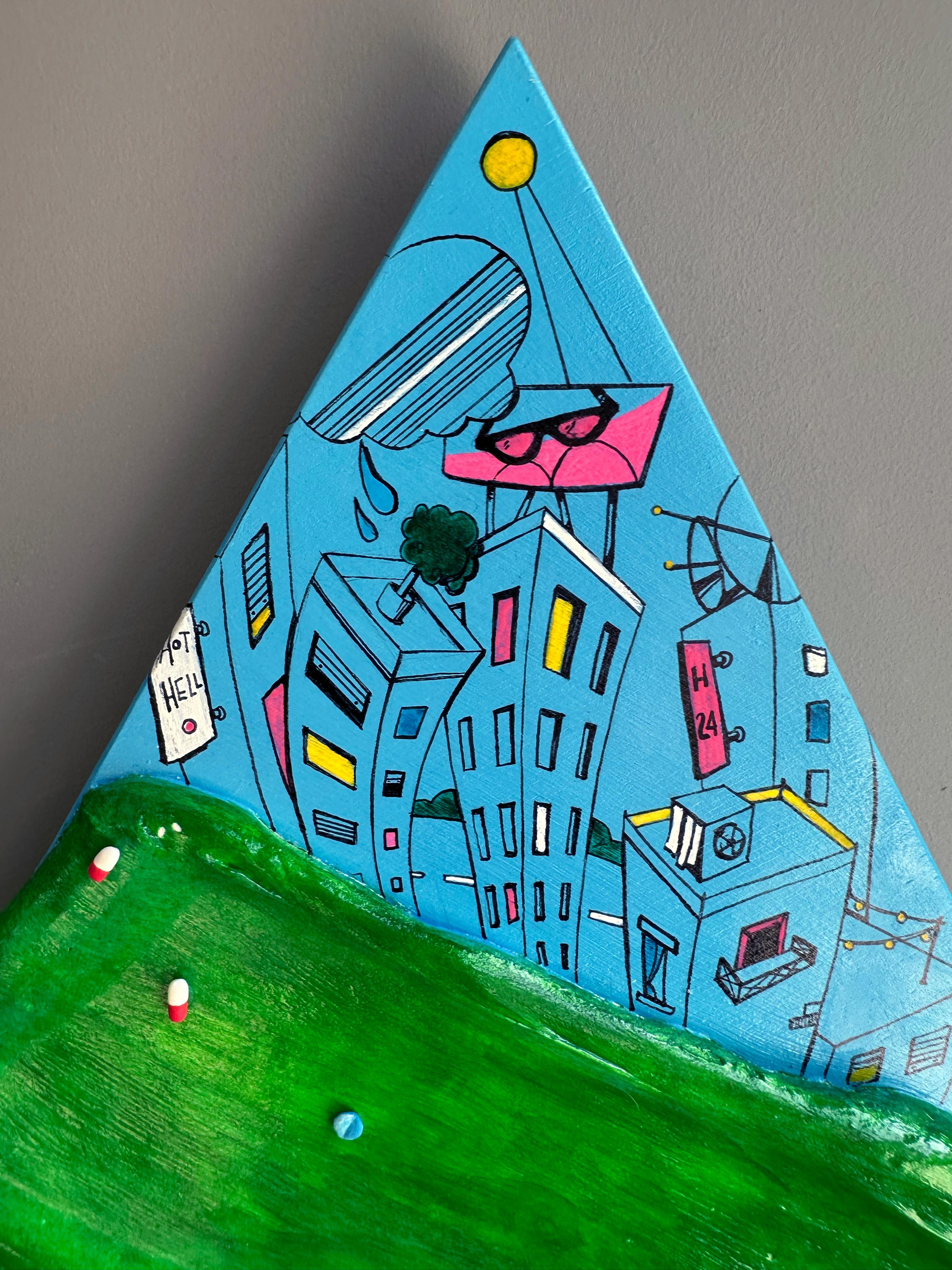SAFE IN THE MIDDLE - Rilievo triangolare in tecnica mista con disegno urbano e verde in vendita 1