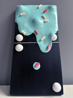 Escultura de Pared Goteo Pastel Turquesa de la Serie Dominó sobre Panel Negro