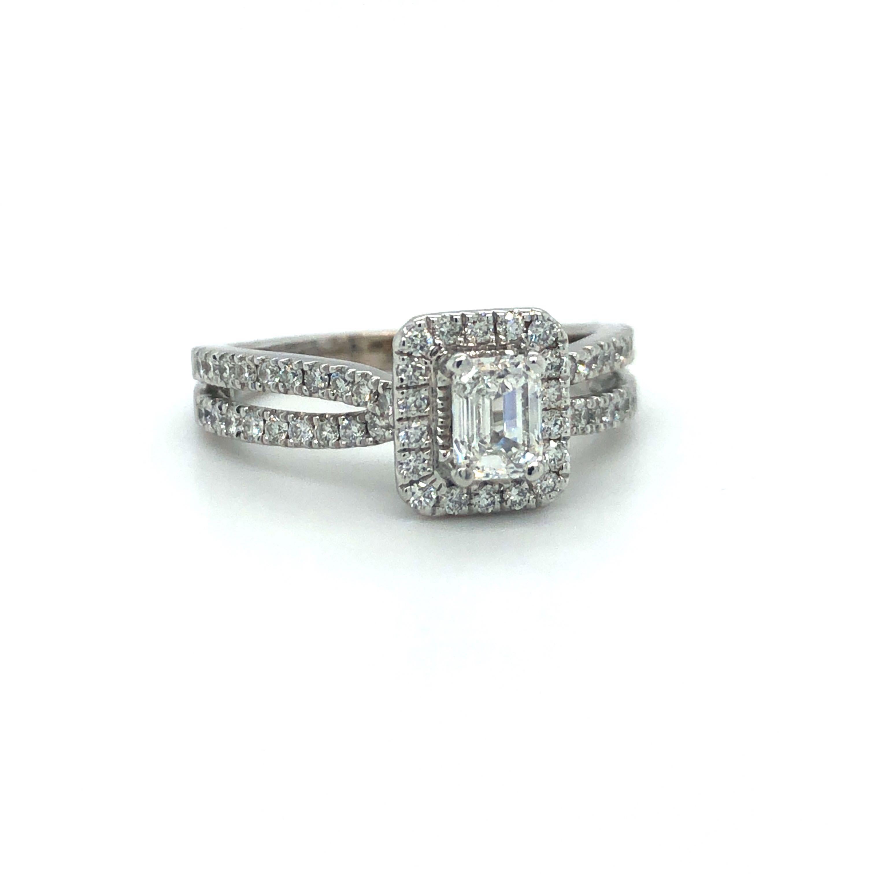 Vera Wang 14k White Gold Emerald Cut Diamond Halo Engagement Ring Size 6.75

Condition:  Excellent Condition, Professionally Cleaned and Polished
Metal:  14k Gold (Marked, and Professionally Tested)
Center Diamond:  Emerald Cut .50ct Diamond
Center