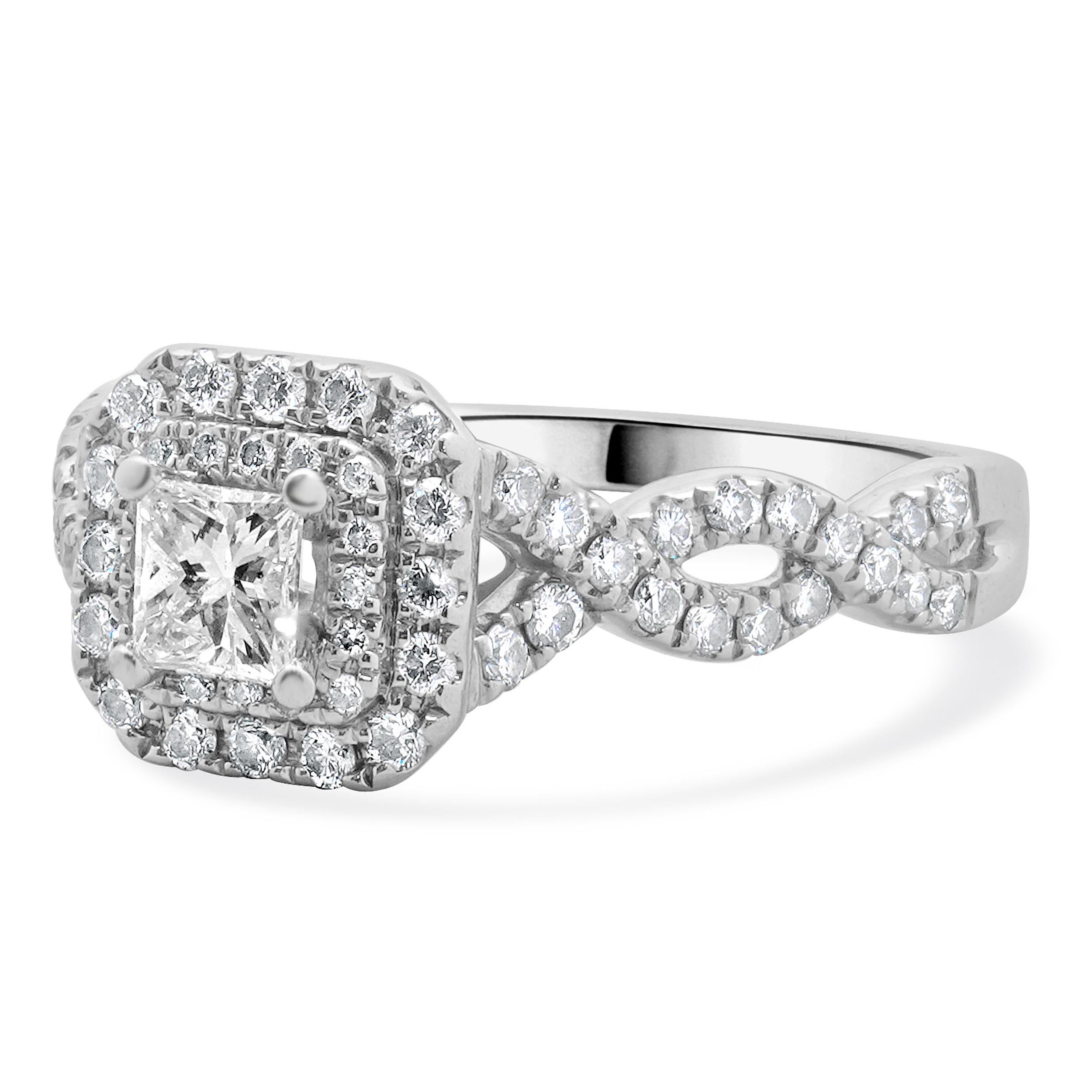 Women's Vera Wang 14 Karat White Gold Princess Cut Diamond Engagement Ring For Sale