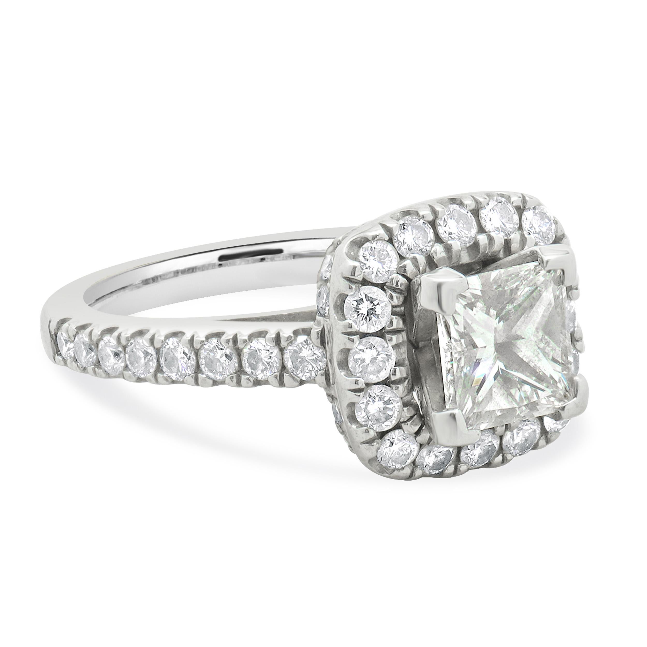 Women's Vera Wang 14 Karat White Gold Princess Cut Diamond Engagement Ring For Sale