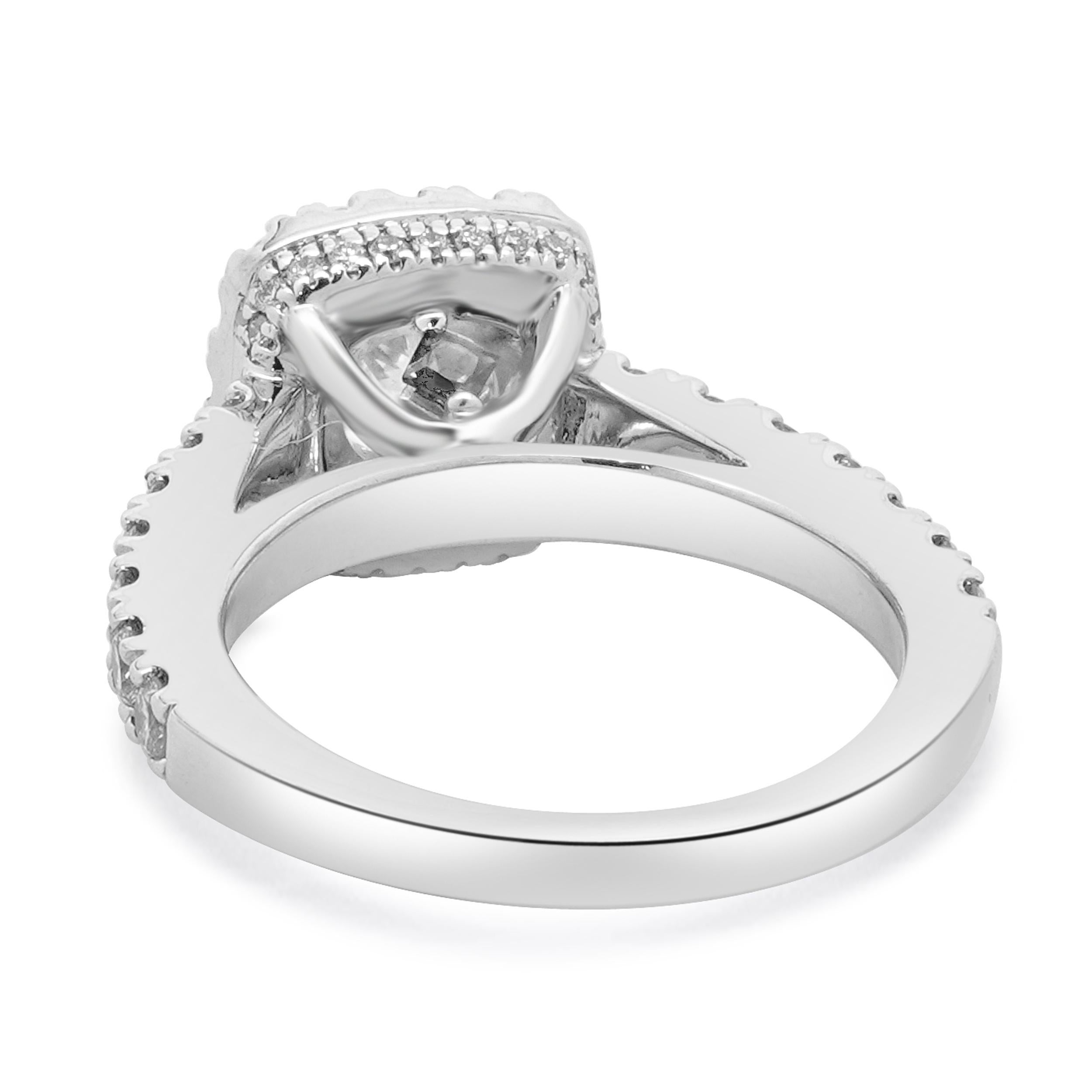Vera Wang 14 Karat White Gold Princess Cut Halo Diamond Engagement Ring en Excelente estado para la venta en Scottsdale, AZ