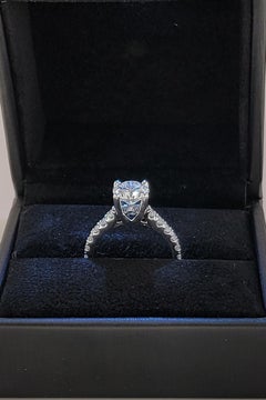 Vera Wang 14K White gold engagement ring with round brilliant diamond