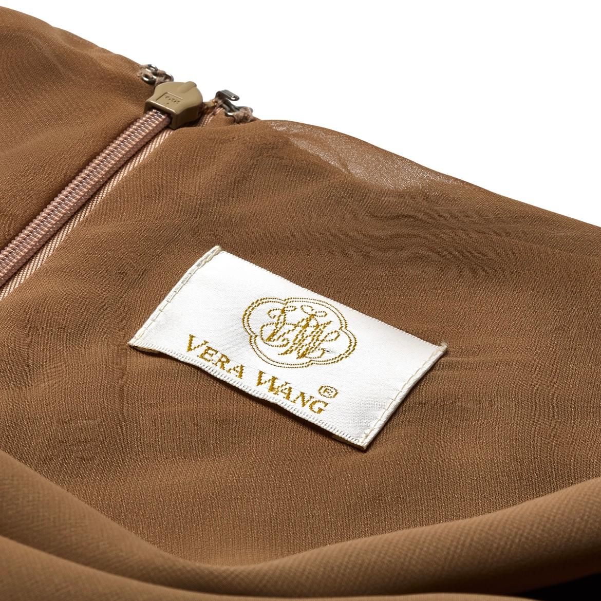 Donna Vera Wang, abito anni 2000 con collo a farfalla e paillettes in oro in vendita