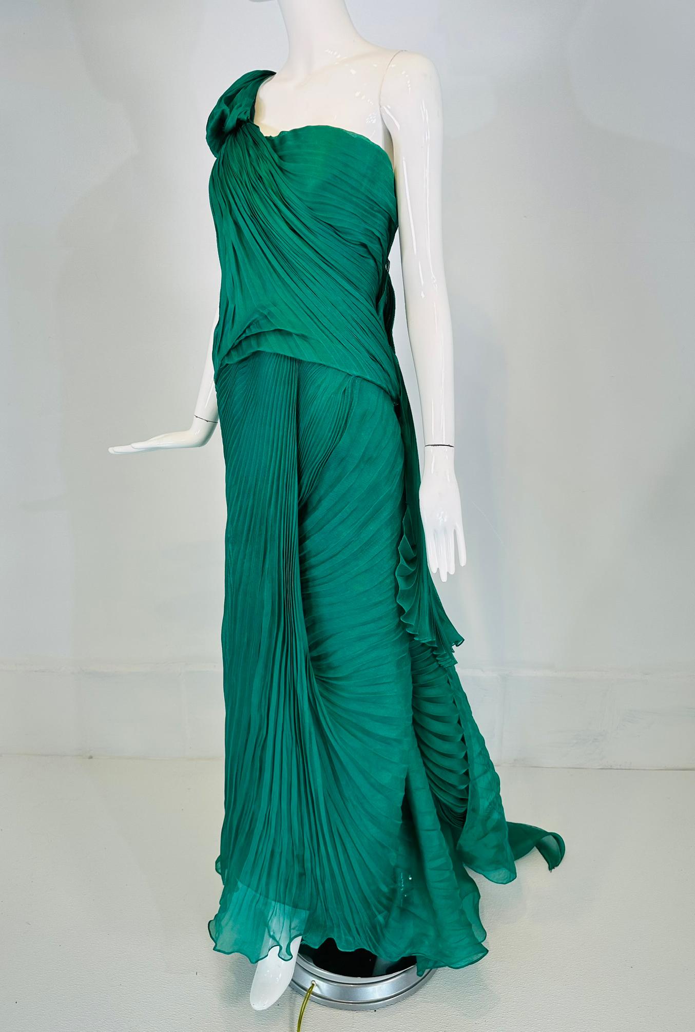 Vera Wang 2011 Emerald Green Silk One Shoulder Draped Pleated Gown with Train 10 For Sale 6