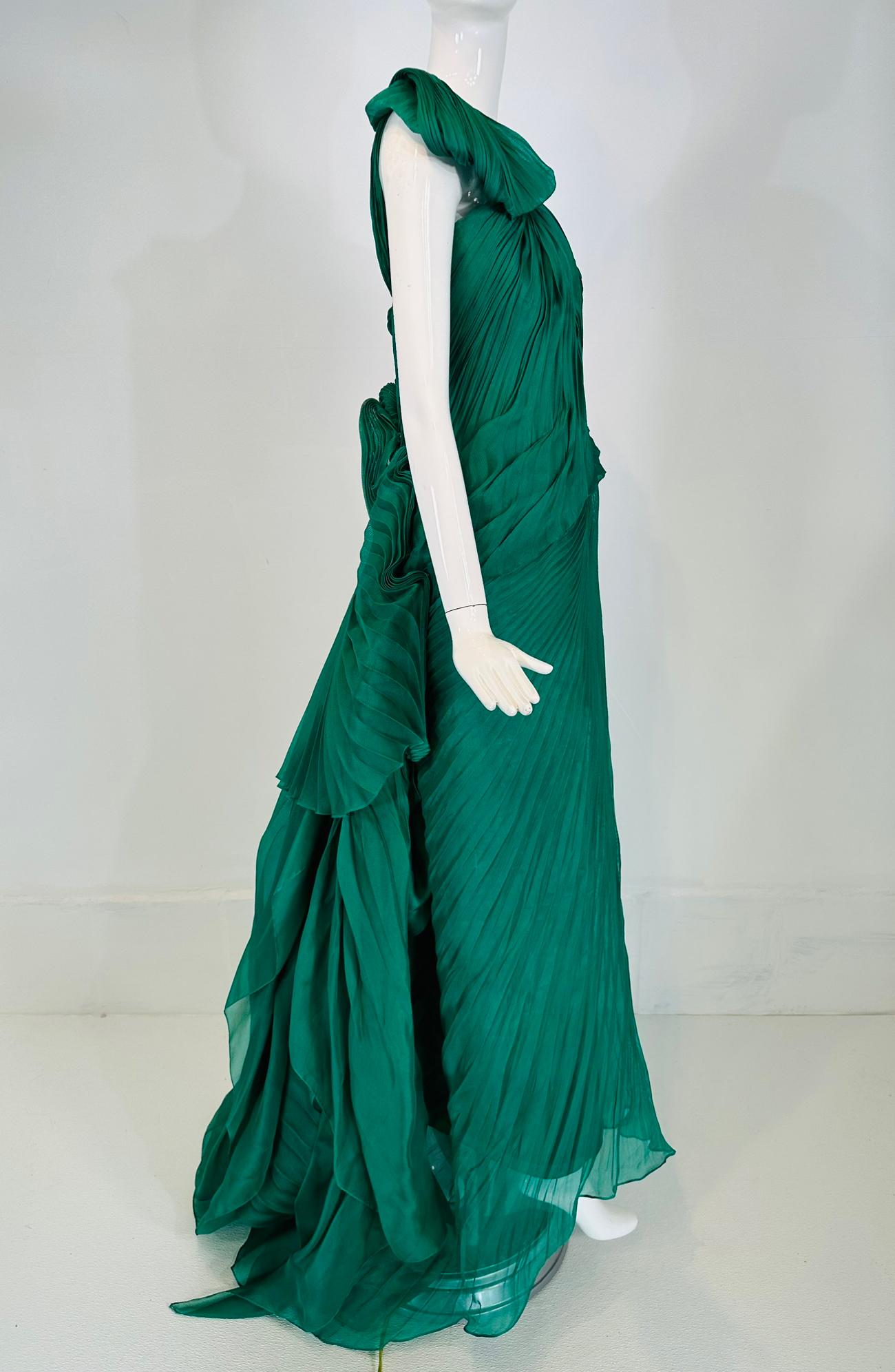 Vera Wang 2011 Emerald Green Silk One Shoulder Draped Pleated Gown with Train 10 For Sale 9