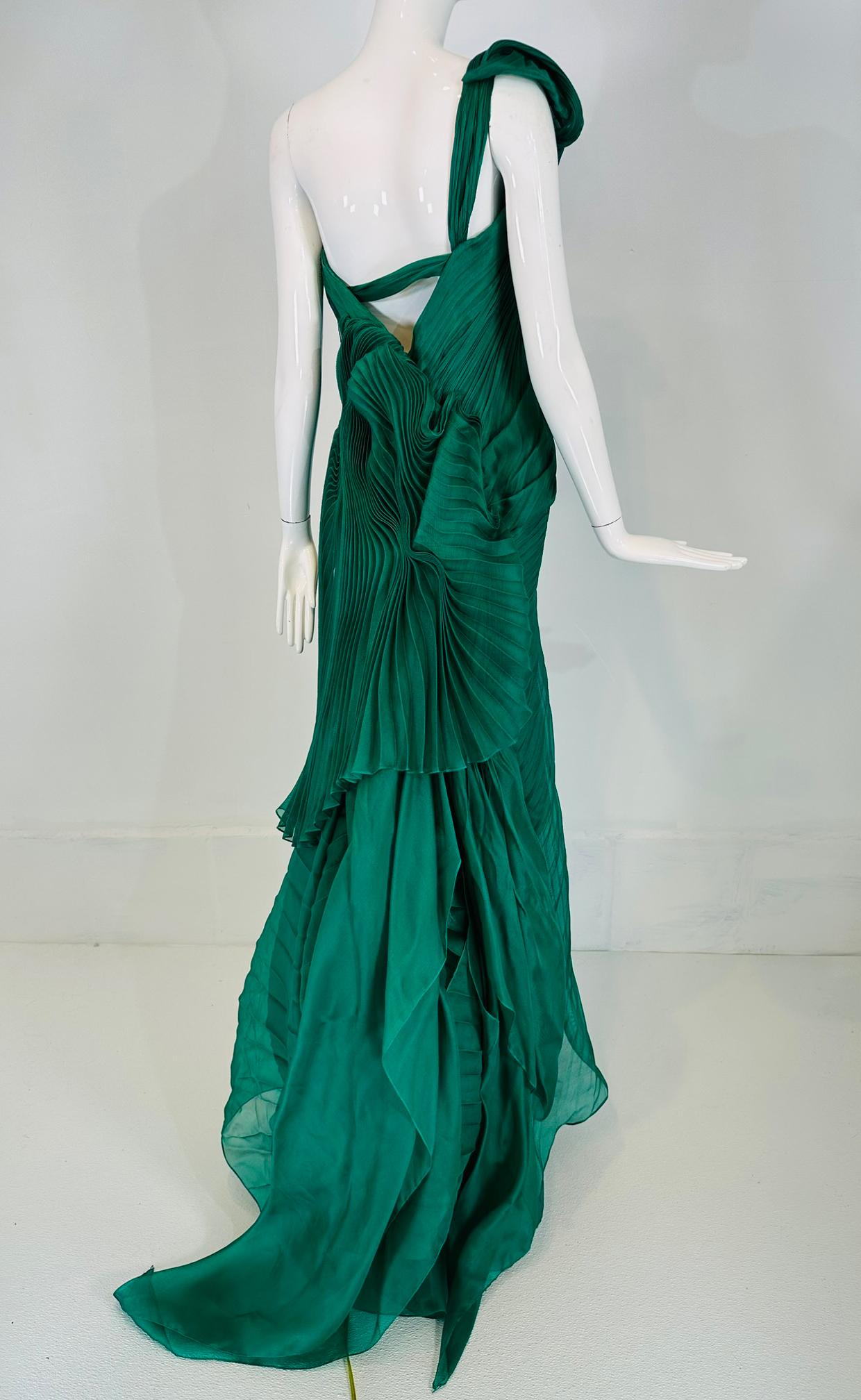 Vera Wang 2011 Emerald Green Silk One Shoulder Draped Pleated Gown with Train 10 For Sale 11
