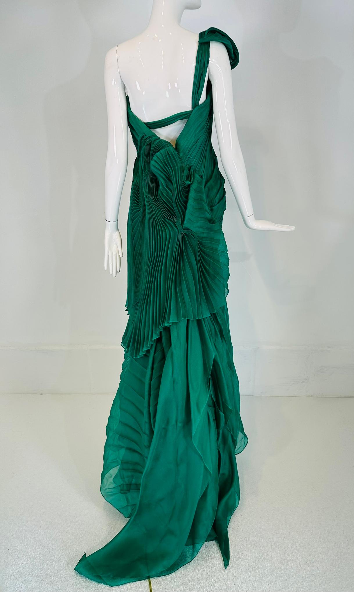 Vera Wang 2011 Emerald Green Silk One Shoulder Draped Pleated Gown with Train 10 For Sale 12