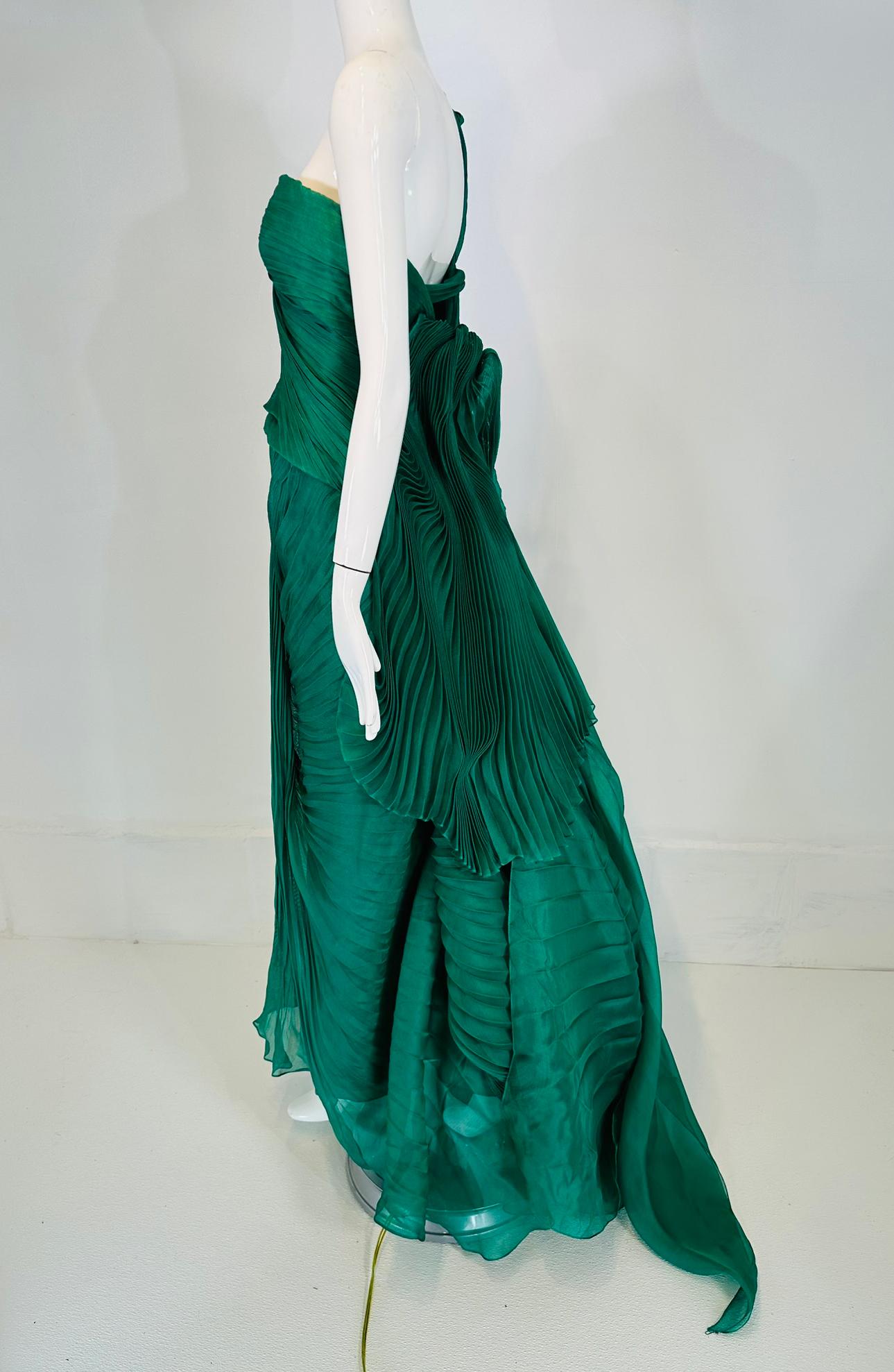 Vera Wang 2011 Emerald Green Silk One Shoulder Draped Pleated Gown with Train 10 For Sale 13