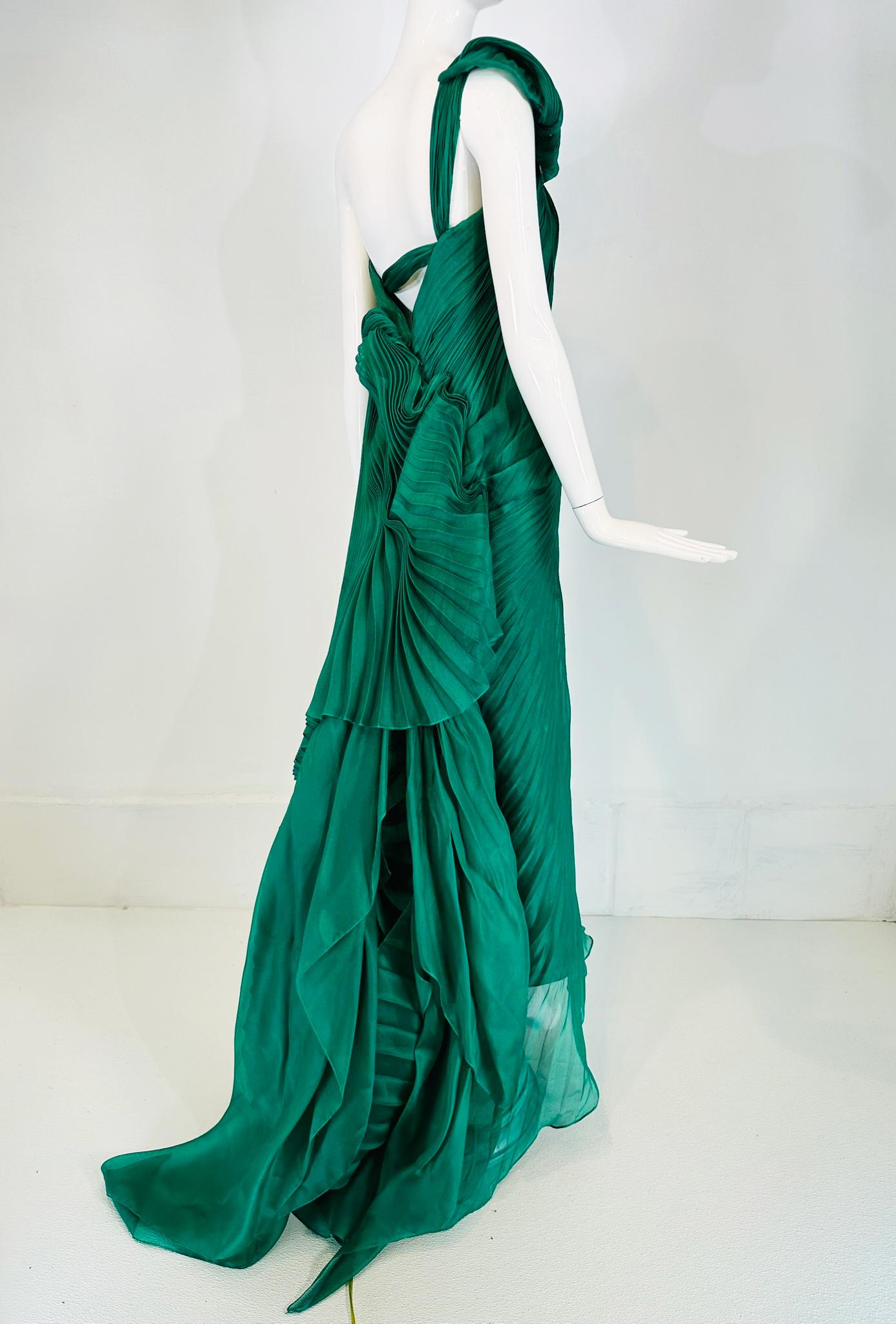 Women's Vera Wang 2011 Emerald Green Silk One Shoulder Draped Pleated Gown with Train 10 For Sale