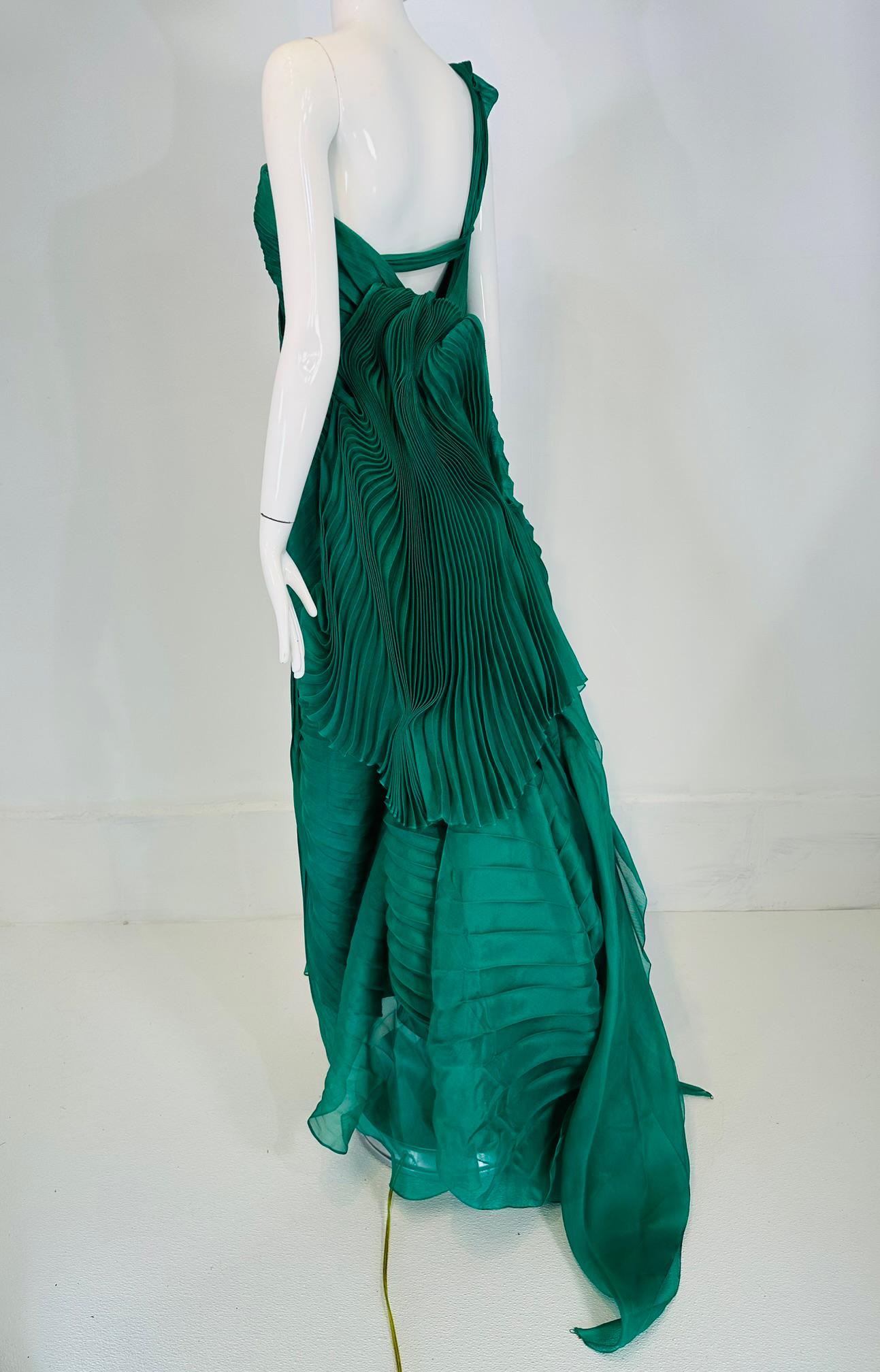 Vera Wang 2011 Emerald Green Silk One Shoulder Draped Pleated Gown with Train 10 For Sale 3