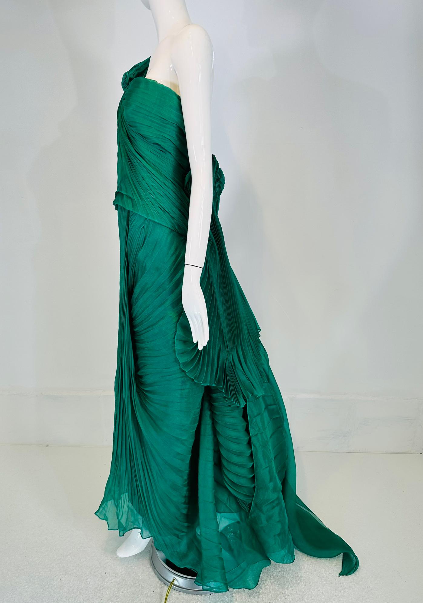 Vera Wang 2011 Emerald Green Silk One Shoulder Draped Pleated Gown with Train 10 For Sale 4