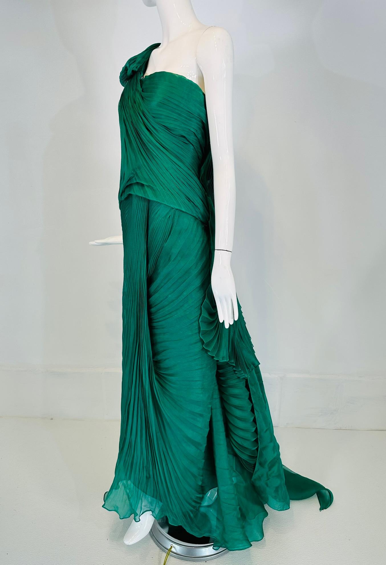 Vera Wang 2011 Emerald Green Silk One Shoulder Draped Pleated Gown with Train 10 For Sale 5