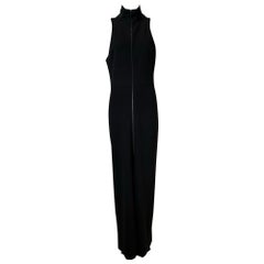 Vera Wang Schwarzes Maxikleid aus Jersey-Strick mit Racer-Schulter-Reißverschluss und Reißverschluss vorne