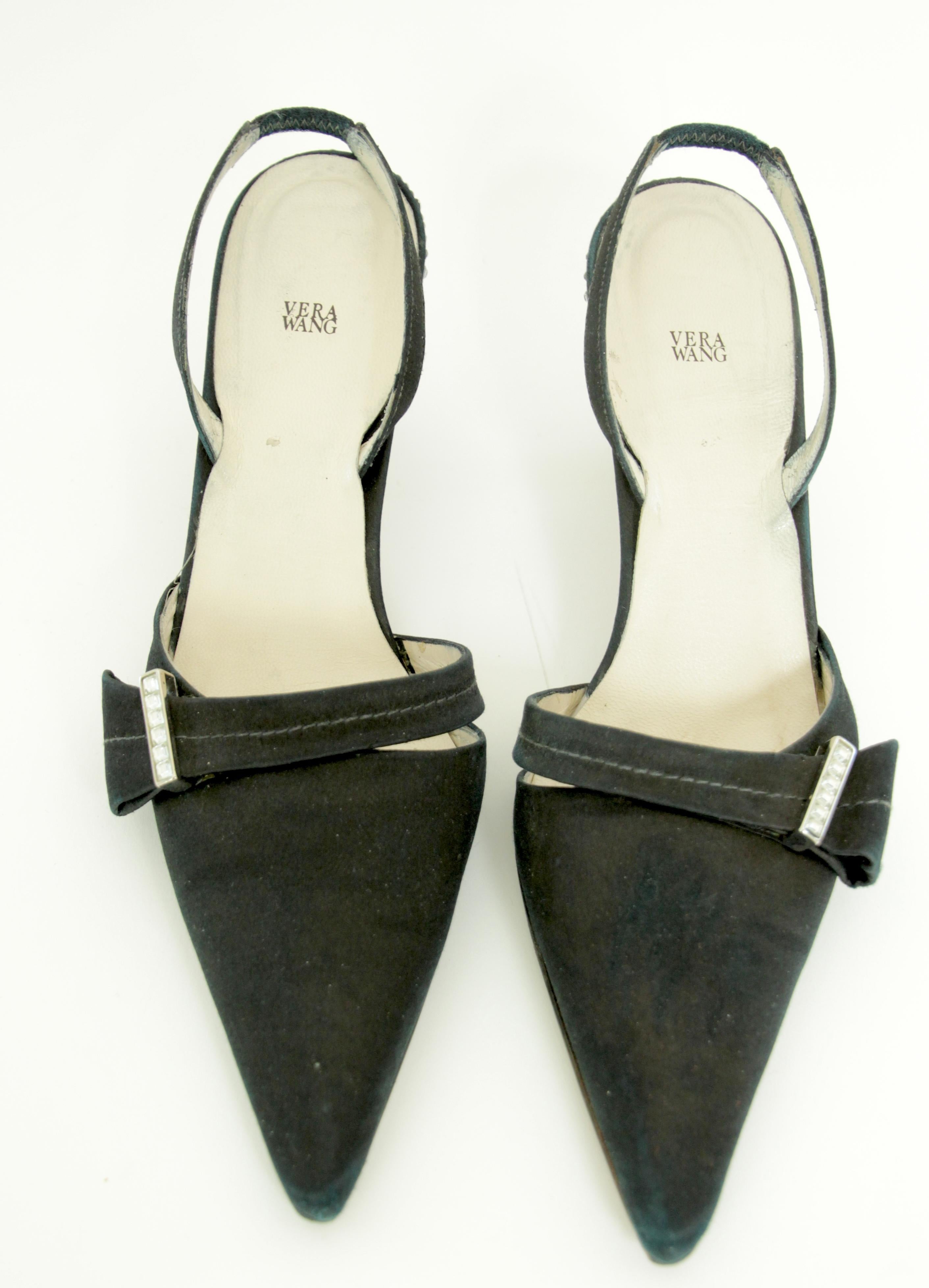 Escarpins en satin noir avec strass Vera Wang Taille US 6 en vente 10