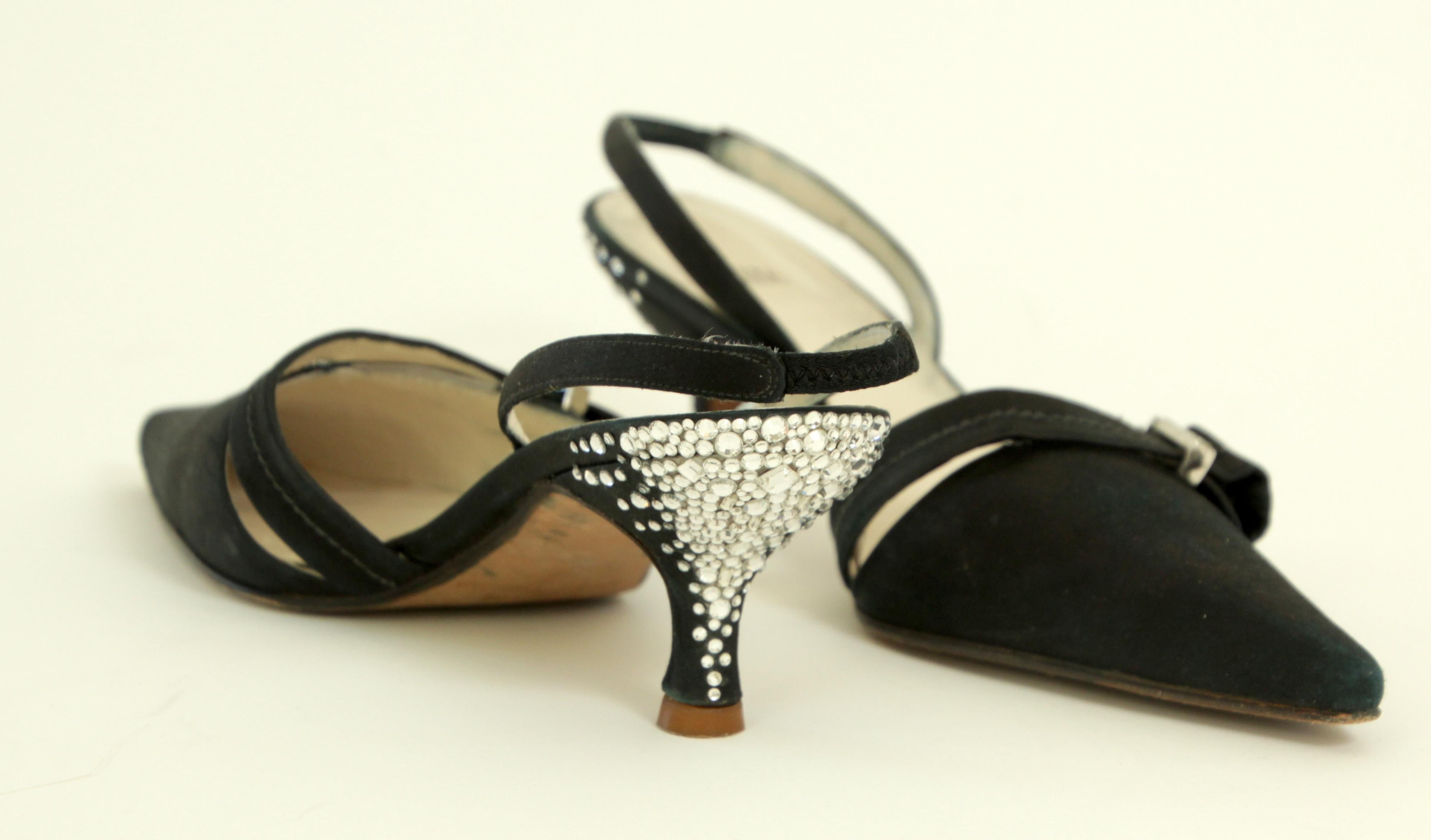 Noir Escarpins en satin noir avec strass Vera Wang Taille US 6 en vente