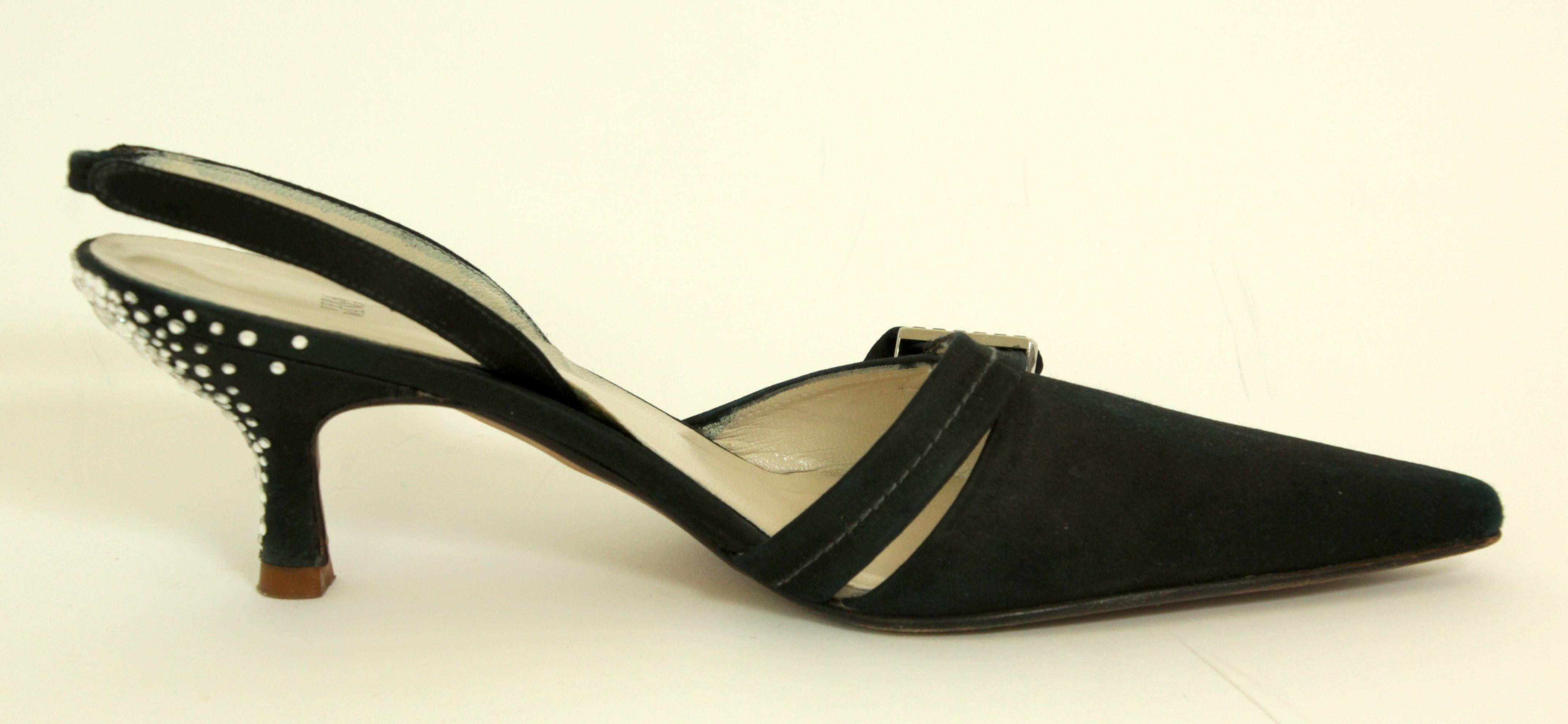 Escarpins en satin noir avec strass Vera Wang Taille US 6 en vente 4
