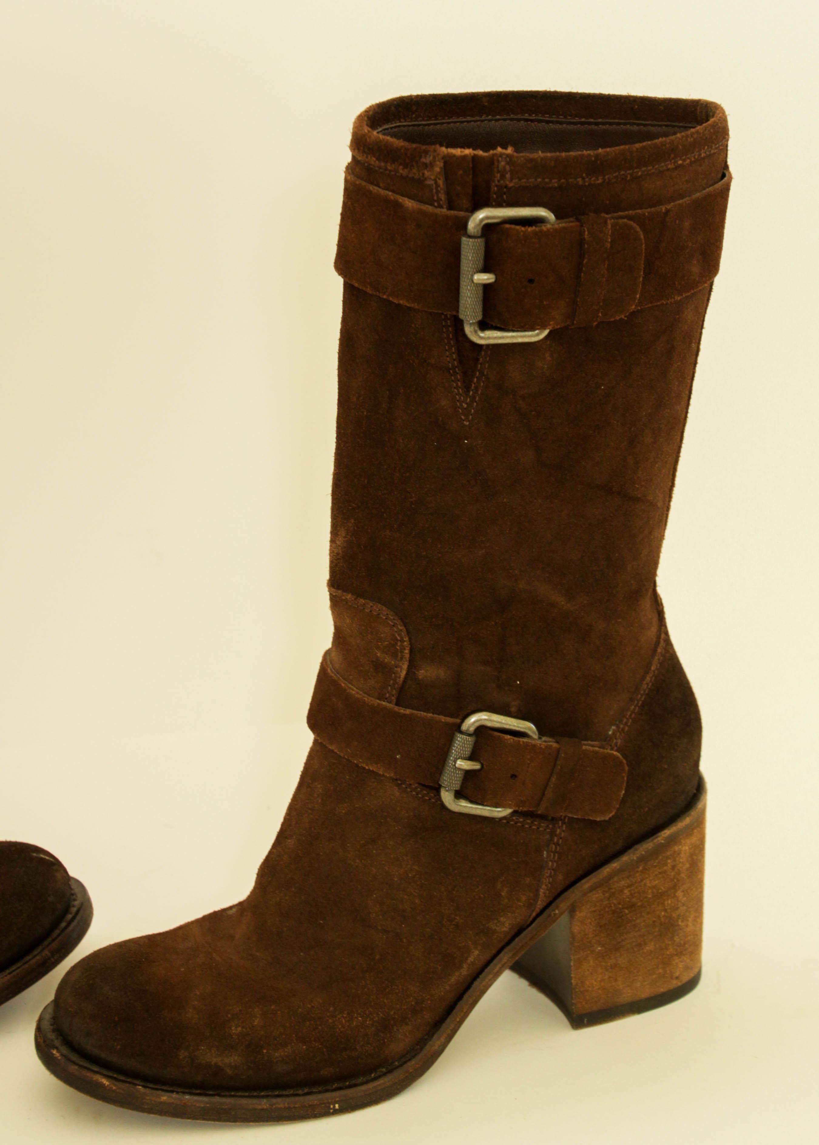 Vera Wang Boots Womens Brown Suede Belted Buckle Biker Block Heel 8.5 M In Good Condition For Sale In North Hollywood, CA