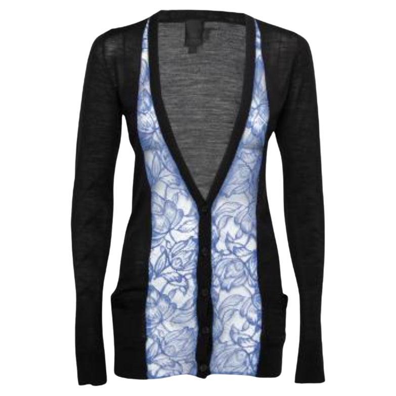 Cardigan à boutons bordé de dentelle noire et bleue de la collection Vera Wang S