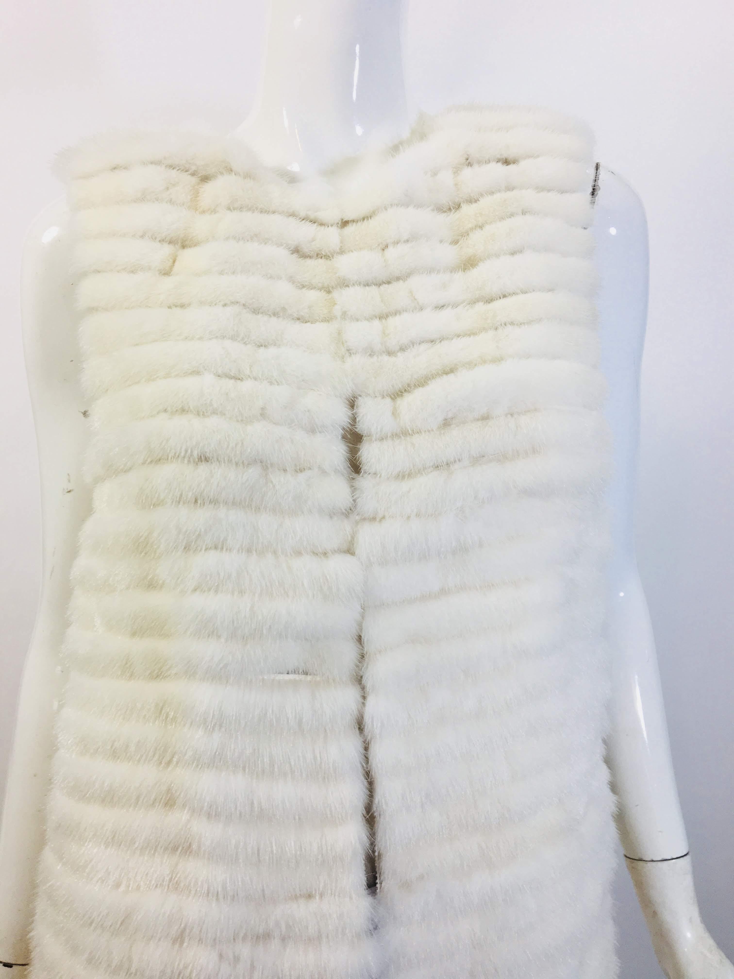 Vera Wang Collection White Open Front Long Line Vest
Tiered -Style Knee Length
Made in the USA
100% Mink with Silk Sheer Lining
Size 2