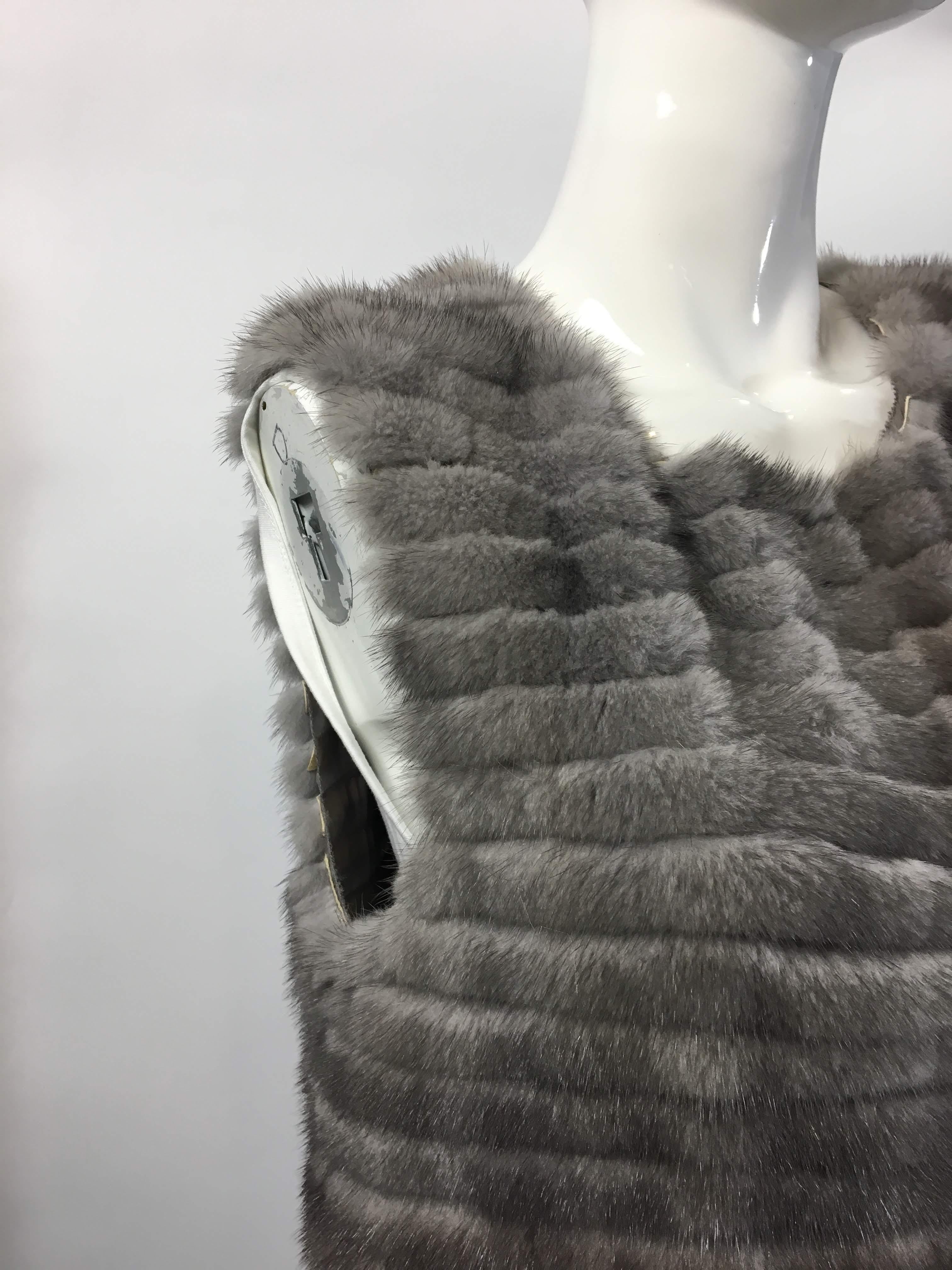 Vera Wang Collection Mink Open Front  Vest  In Good Condition In Bridgehampton, NY