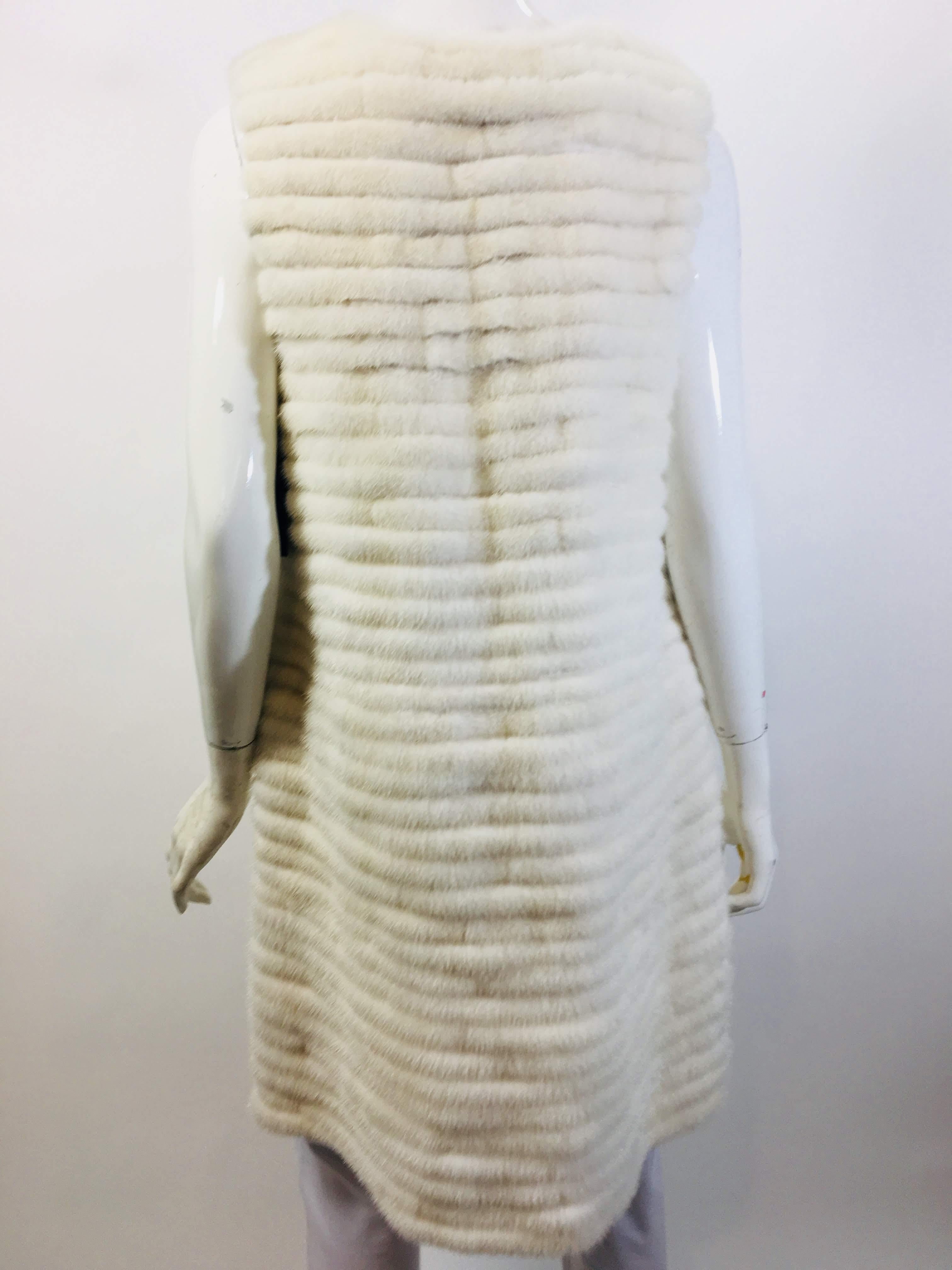 Vera Wang Collection Mink Open Front  Vest In Good Condition In Bridgehampton, NY