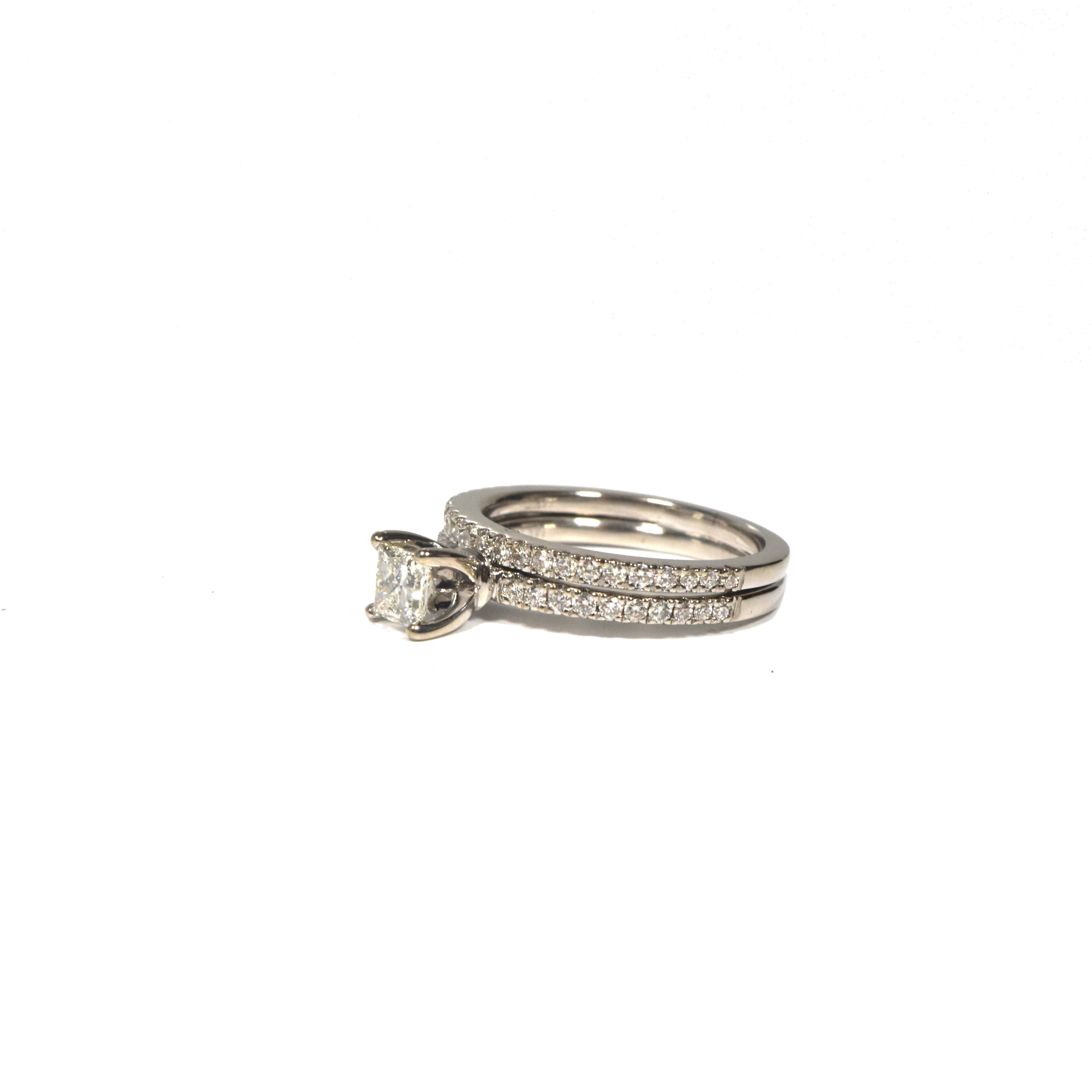 Vera Wang believes in modern, elegant designs that enhance the beauty of any bride. This beautiful 14k white gold and diamond pre-owned ring in mint condition, is the perfect example of the elegance of the timeless pieces produced by the designer