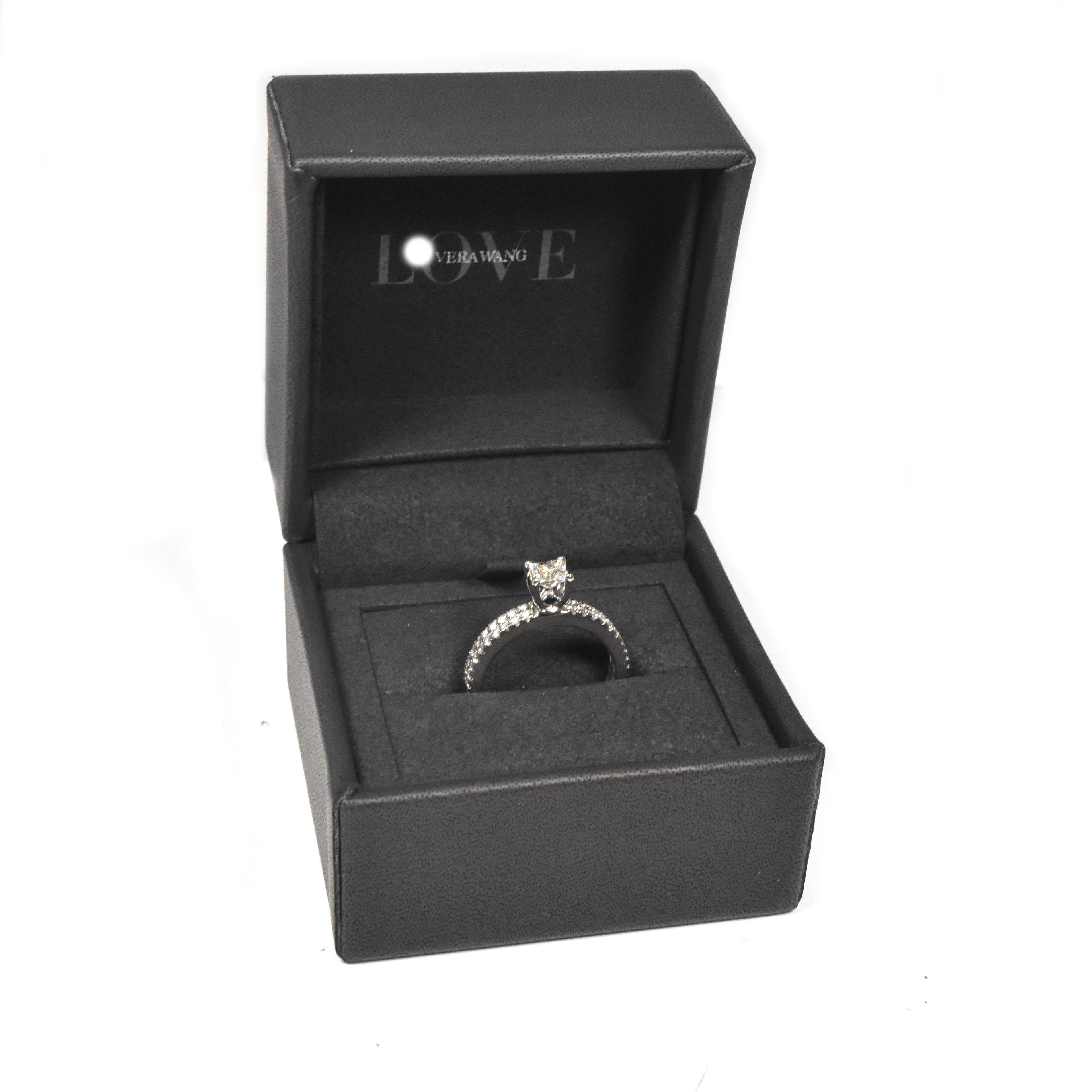 Vera Wang LOVE für Zales Verlobungsring aus 14 Karat Weißgold und Diamanten (Carréschliff) im Angebot