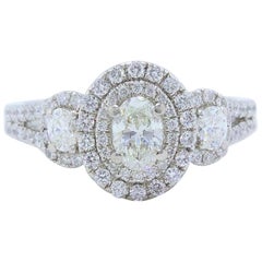 Vera Wang Love 1 1/2 Karat ovaler Dreistein-Diamant-Halo-Ring 14 Karat WG