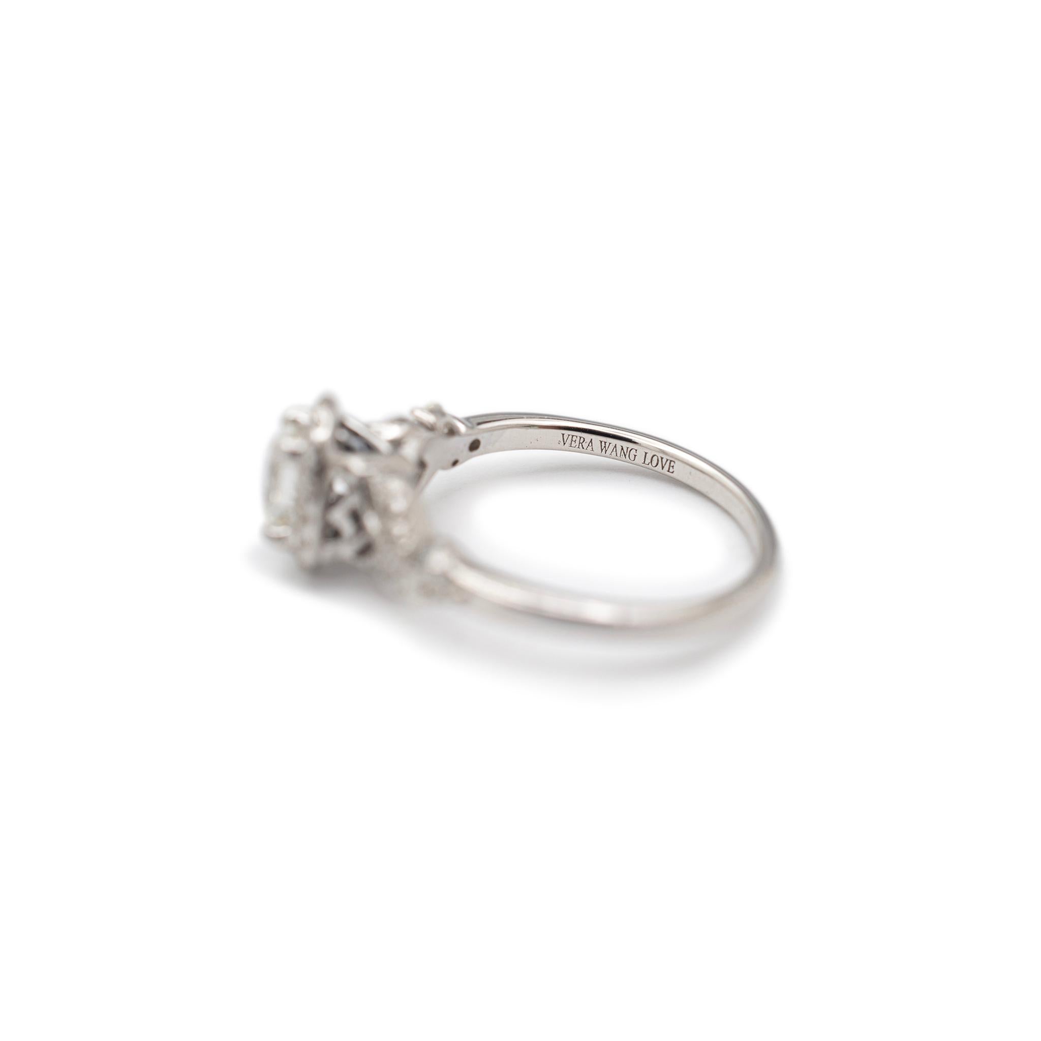 Vera Wang Love Verlobungsring aus 14 Karat Weißgold mit gedrehtem Schaft und ovalem Halo-Diamant Damen