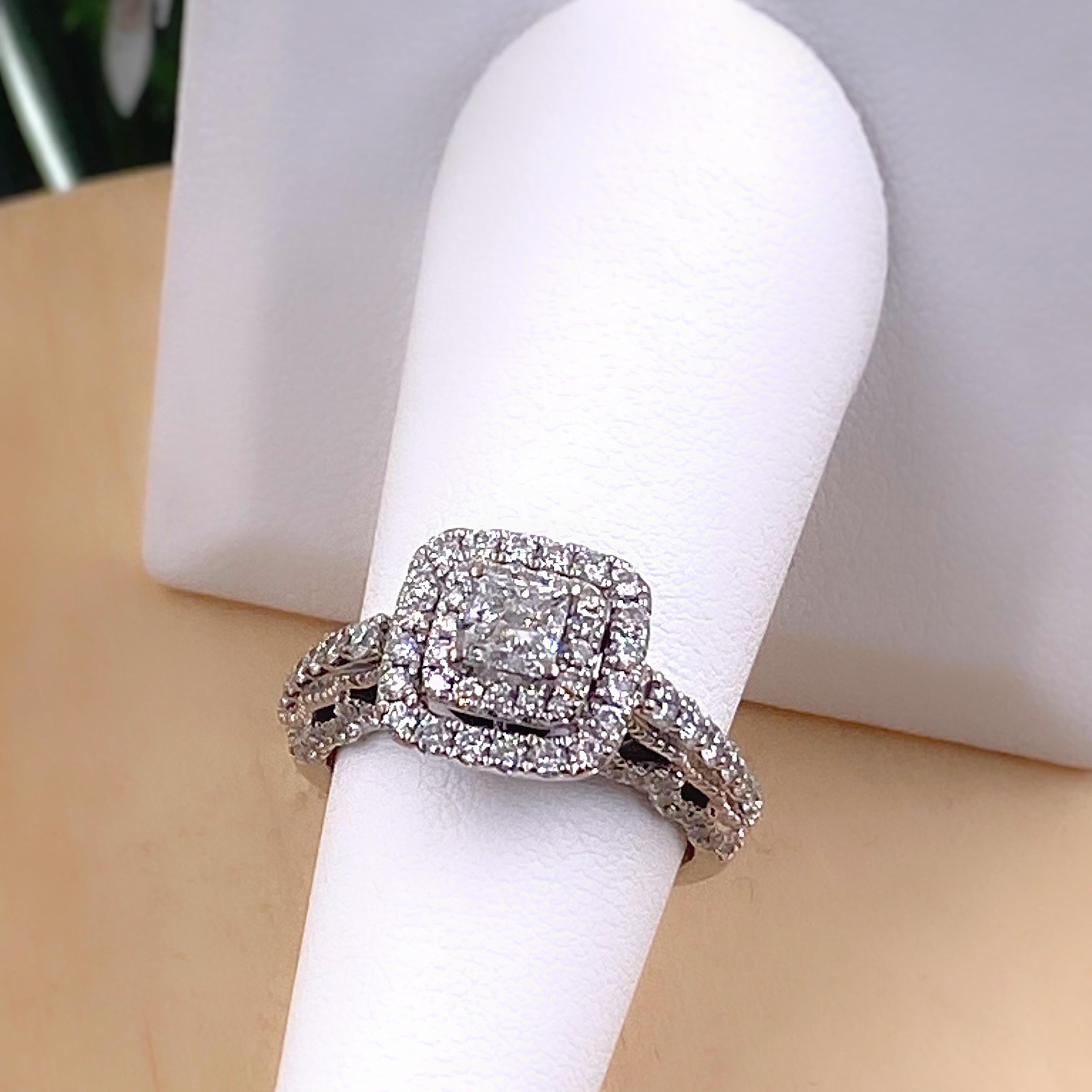 Vera Wang Love Princess Diamond 1 1/3 Tcw Engagment Ring 14kt White Gold In Excellent Condition For Sale In San Diego, CA