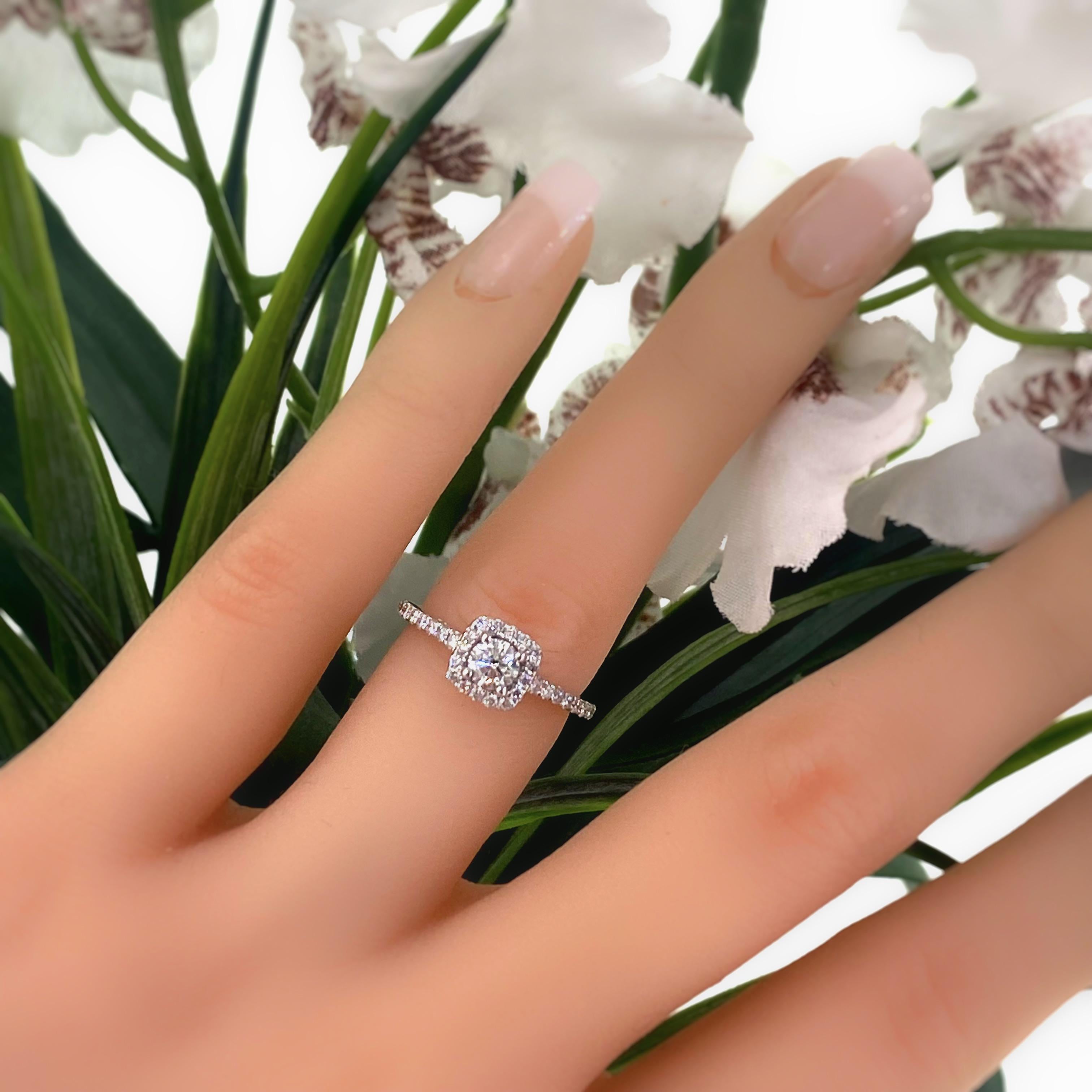 Women's Vera Wang Love Wish 7/8 Tcw Round Brilliant Diamond Halo Engagement Ring 14kt