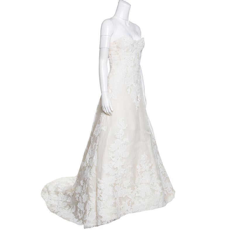 Vera Wang has gained quite a reputation as one of the best wedding dressmakers and women around the world validate this. So, to celebrate your most momentous occasion, you need a befitting dress that effortlessly complements the spirit and beauty