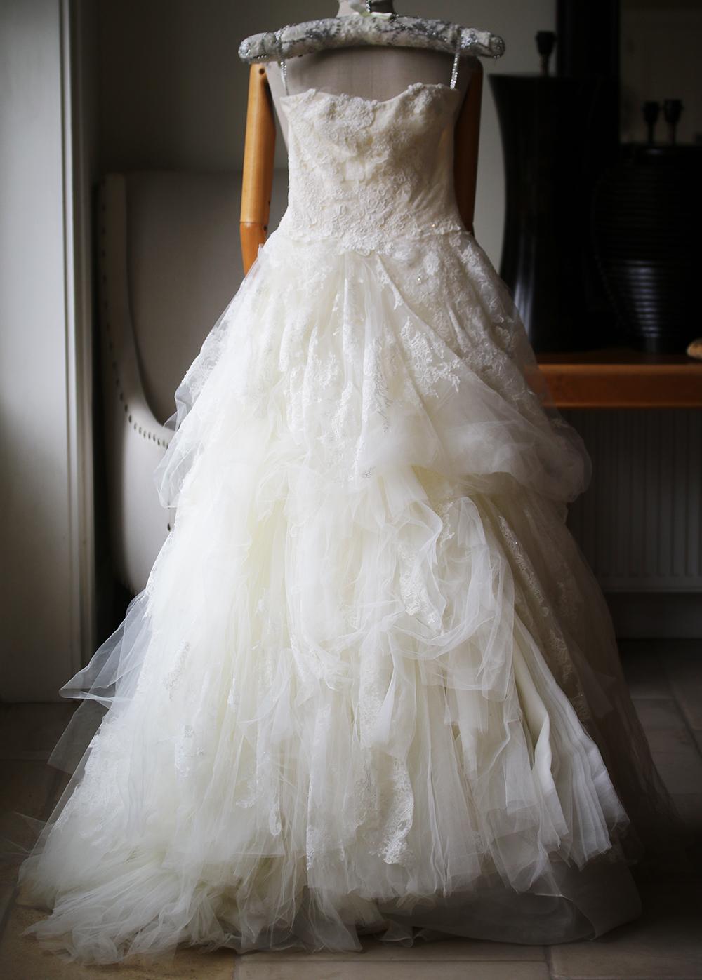 Vera Wang luxuriös mit Spitze und Tüll verschönertes Hochzeitskleid  4