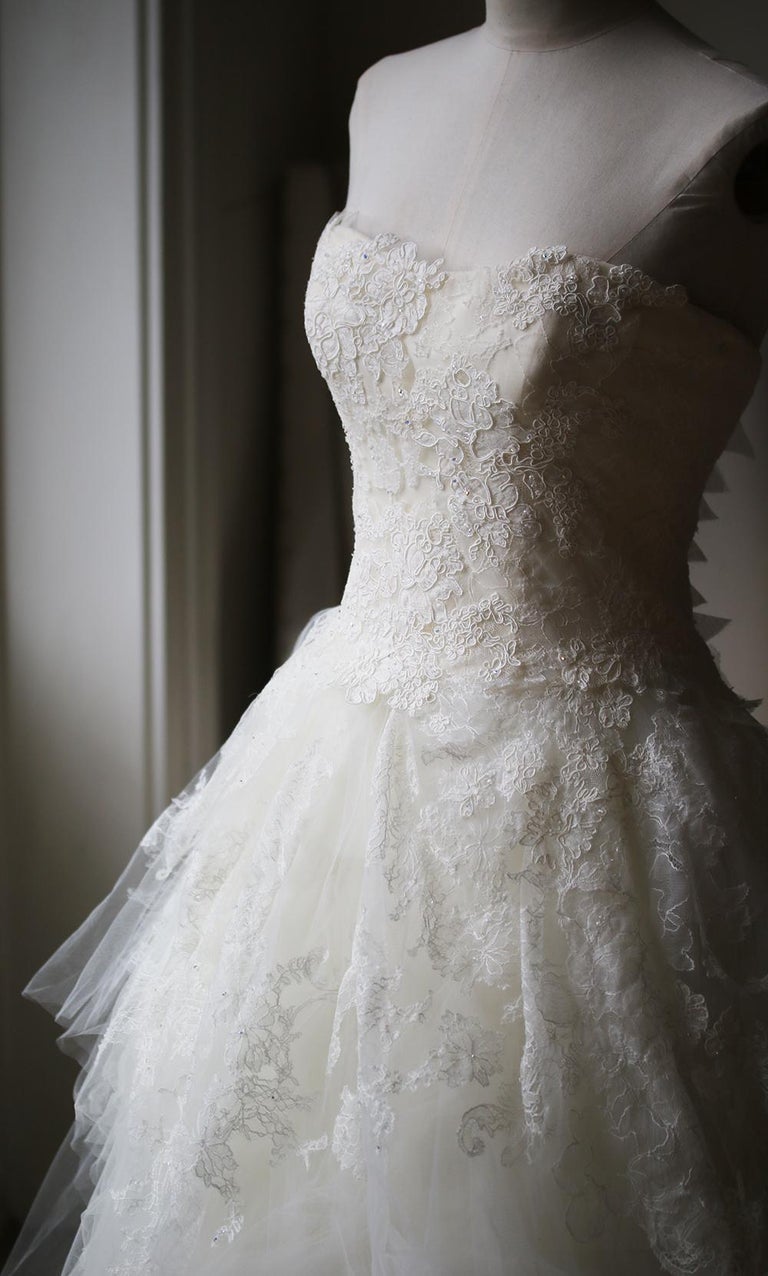 Vera Wang Luxe Embellished Lace and Tulle Wedding Dress For Sale at