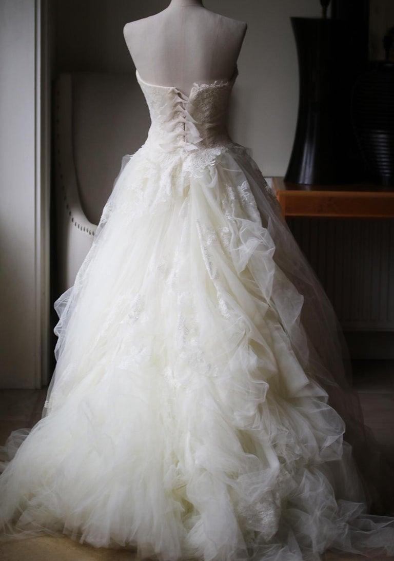 Vera Wang Luxe Embellished Lace and Tulle Wedding Dress For Sale at