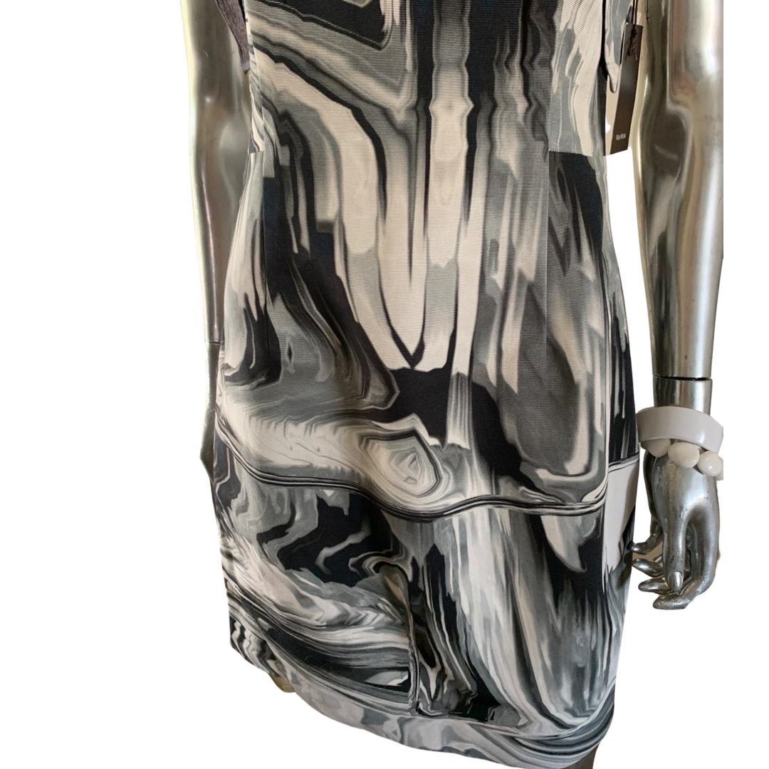 Gray Vera Wang Modern Sleeveless Abstract Print Dress W/ Asymmetrical Collar Size 8 For Sale