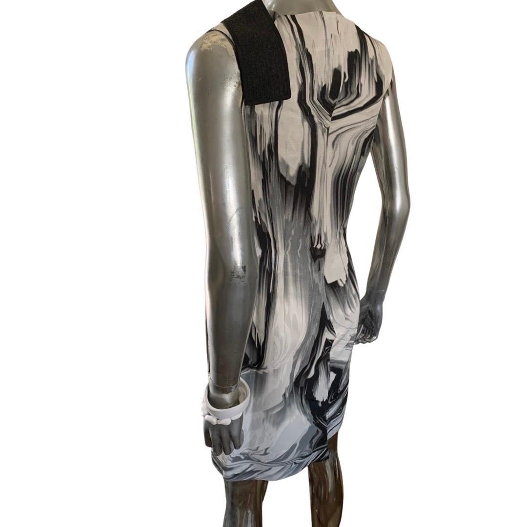 Vera Wang Modern Sleeveless Abstract Print Dress W/ Asymmetrical Collar Size 8 In Excellent Condition For Sale In Palm Springs, CA