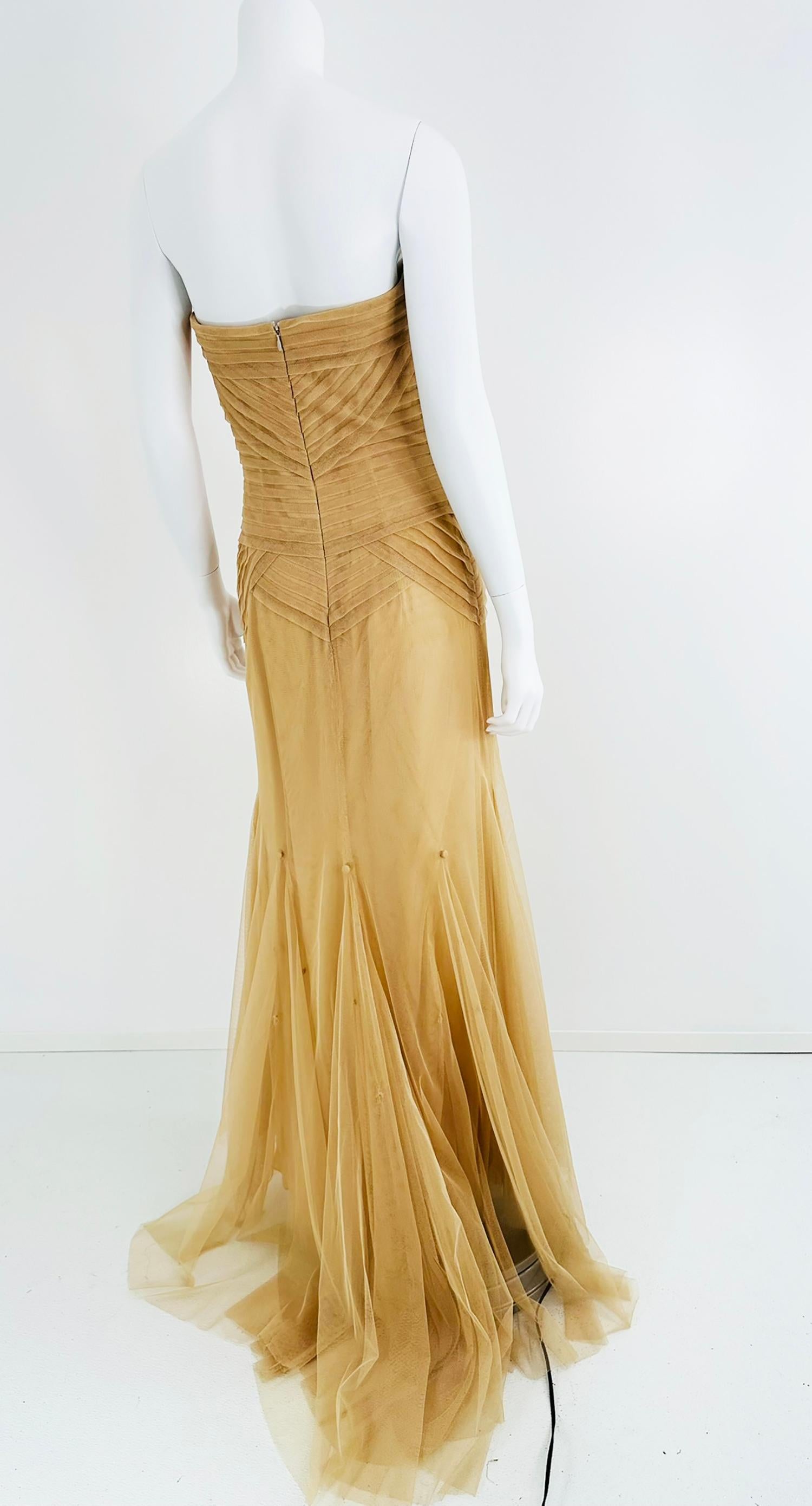 Vera Wang Tulle nude/champagne Robe torse plissée sans bretelles avec traîne 10 en vente 3