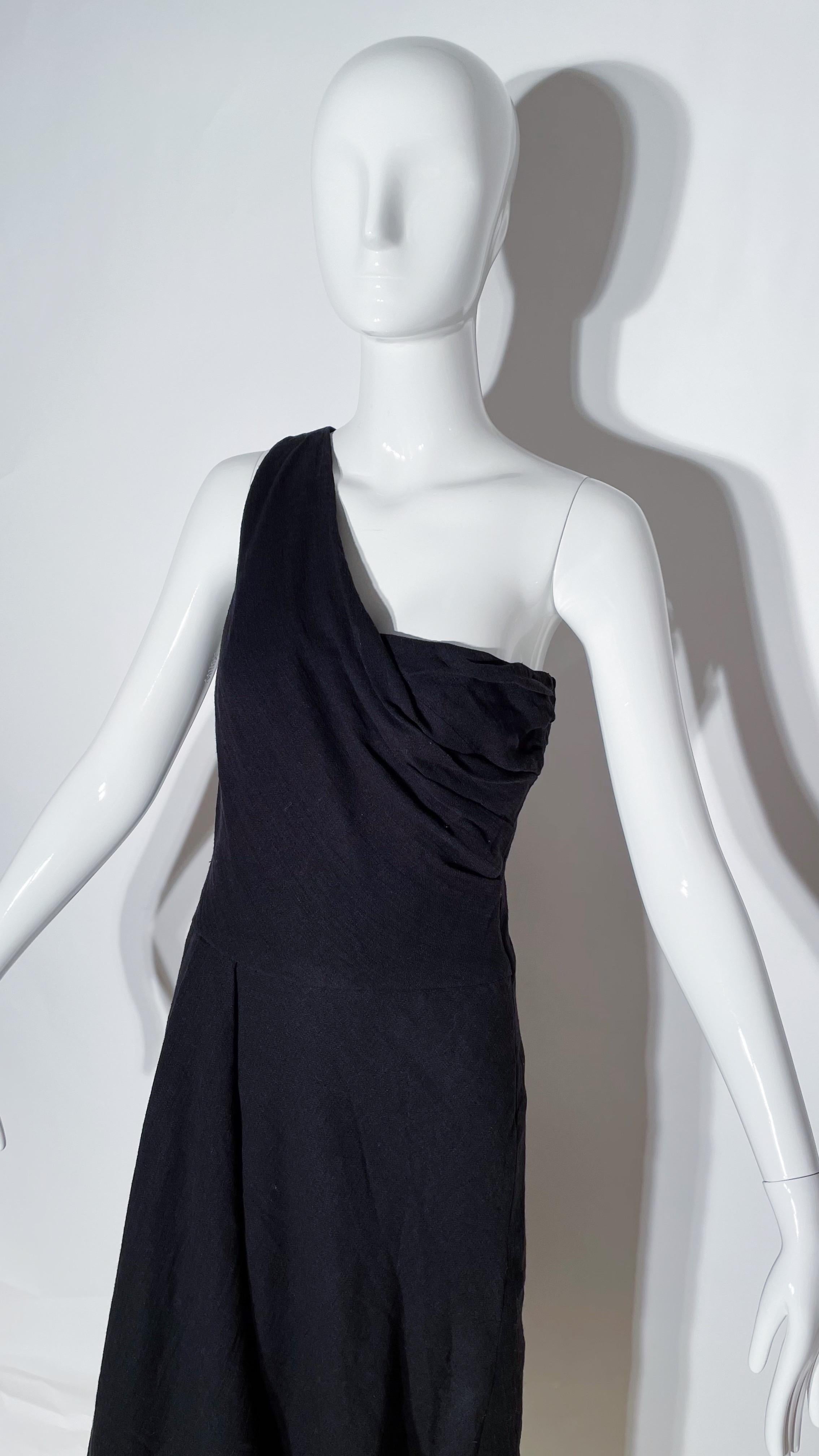 Black one shoulder dress. Ruched neckline. Side zipper closure. Linen. Lined.
*Condition: excellent vintage condition. No visible flaws.

Measurements Taken Laying Flat (inches)—
Bust: 30 in.
Waist: 26 in.
Hip: 34 in.
Length: 45 in.
Marked size: 2