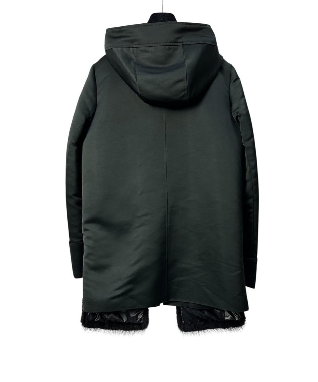 Cette magnifique pièce de Vera Wang issue de la collection Pre-Fall 2014 est un must-have pour toutes les amoureuses de la mode ! Fabriqué en polyester de haute qualité et doté de poches uniques en fourrure de castor, ce vêtement ne manquera pas de