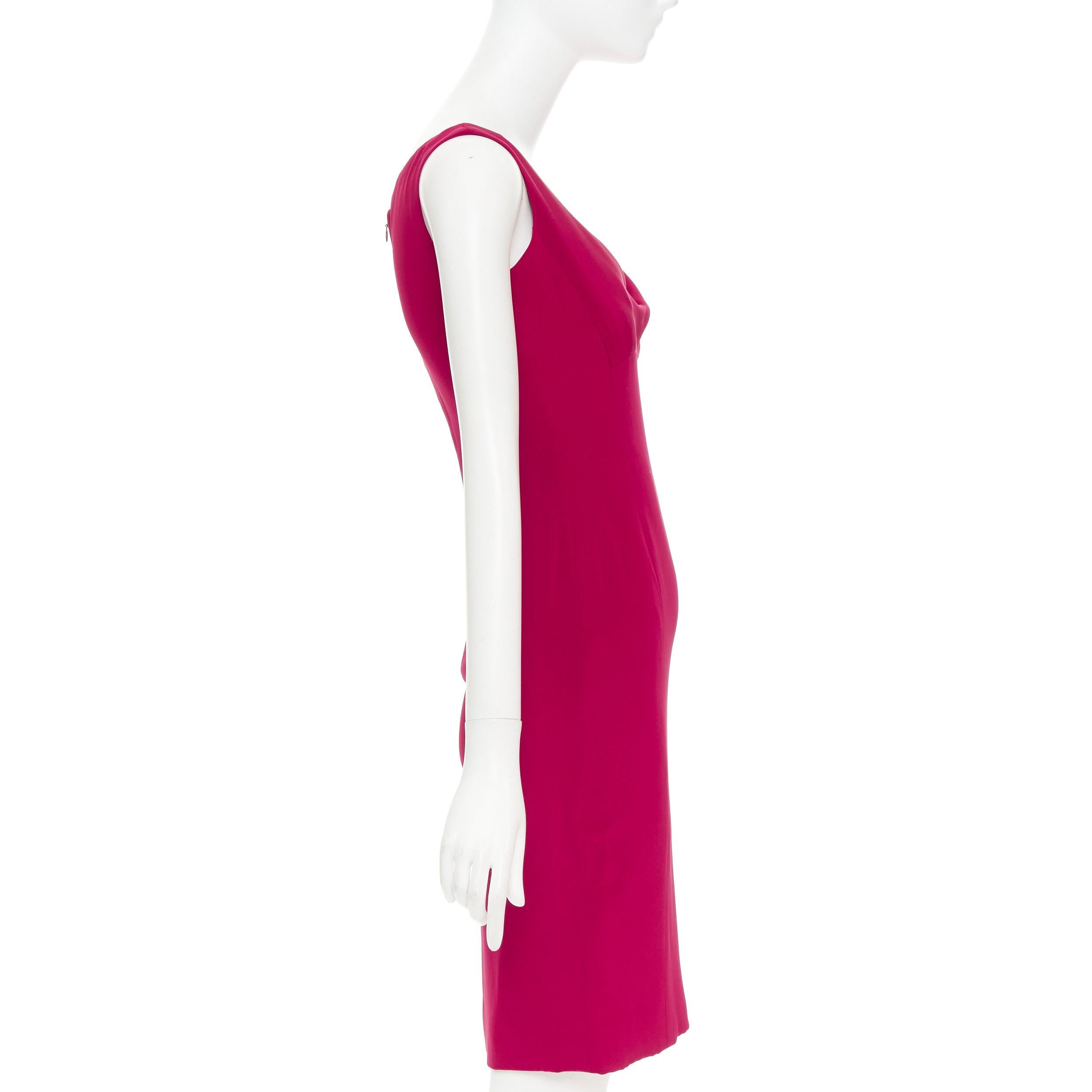 Mini robe sans manches à col bénitier drapé rouge de Vera Wang Excellent état - En vente à Hong Kong, NT