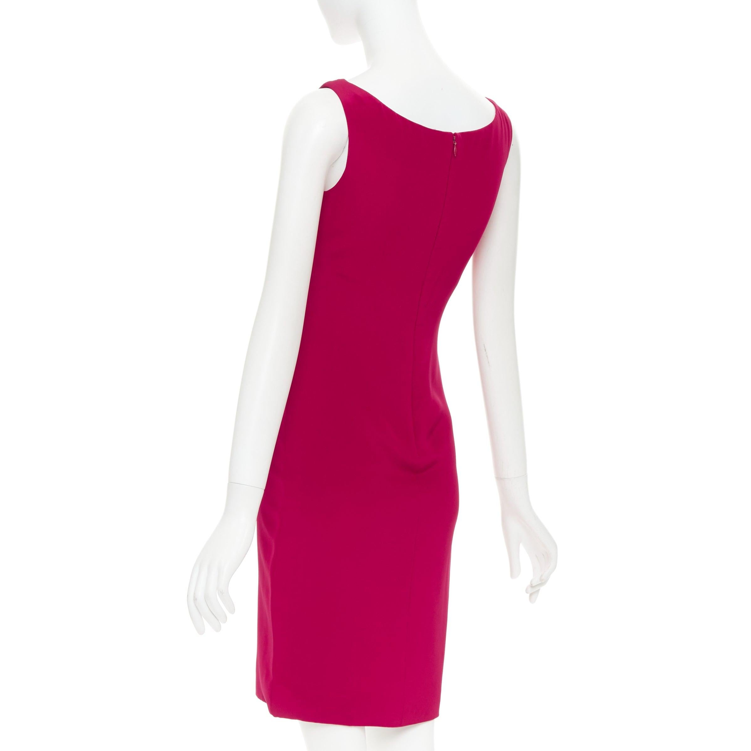 Mini robe sans manches à col bénitier drapé rouge de Vera Wang en vente 1