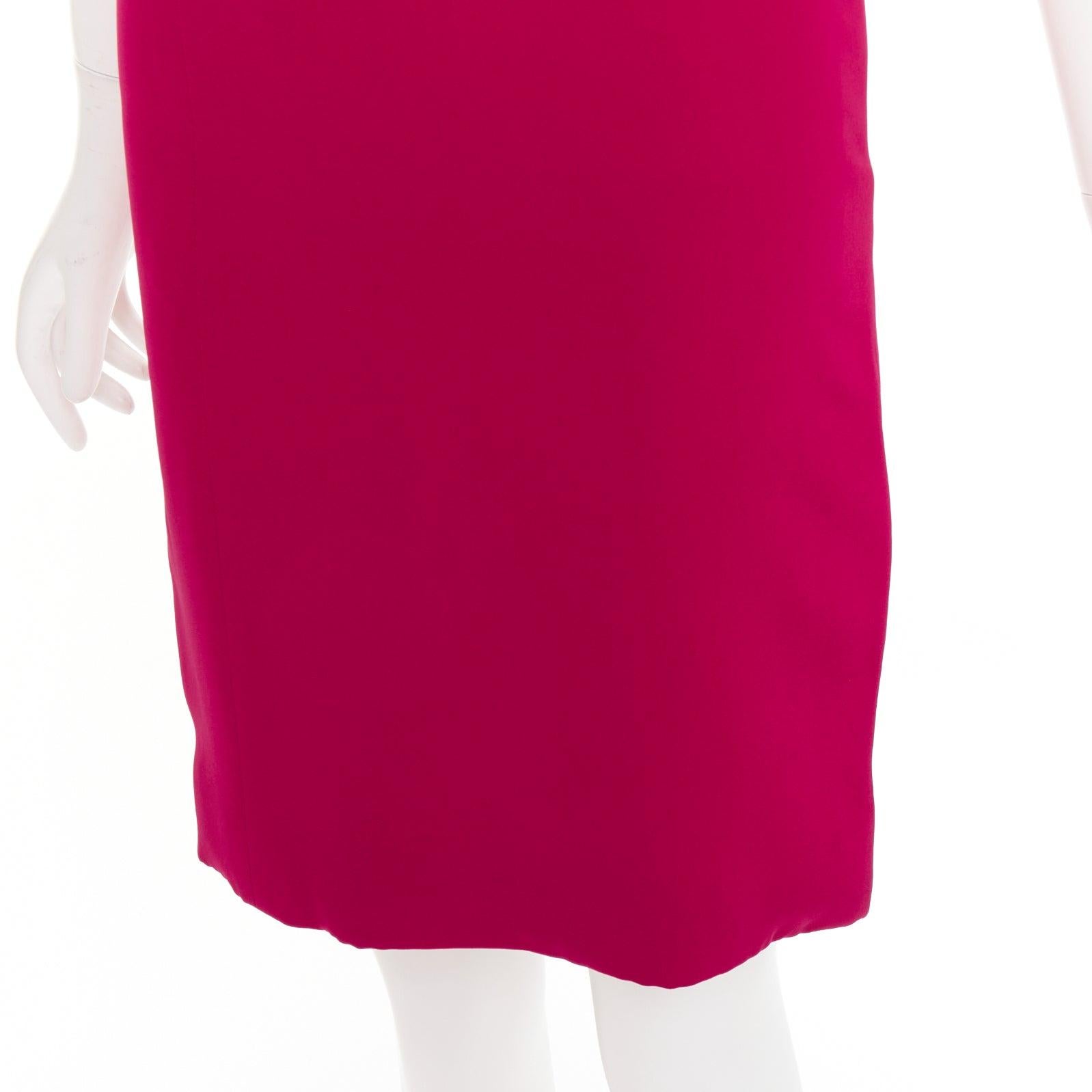 Mini robe sans manches à col bénitier drapé rouge de Vera Wang en vente 2
