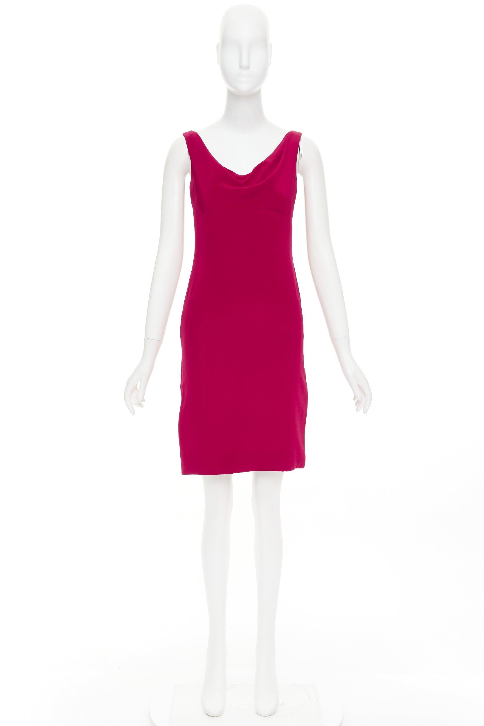 Mini robe sans manches à col bénitier drapé rouge de Vera Wang en vente 4