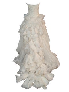 Abito da sposa senza spalline con volant di Vera Wang in organza di seta