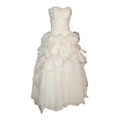 Abito da sposa senza spalline con volant di Vera Wang in organza di seta