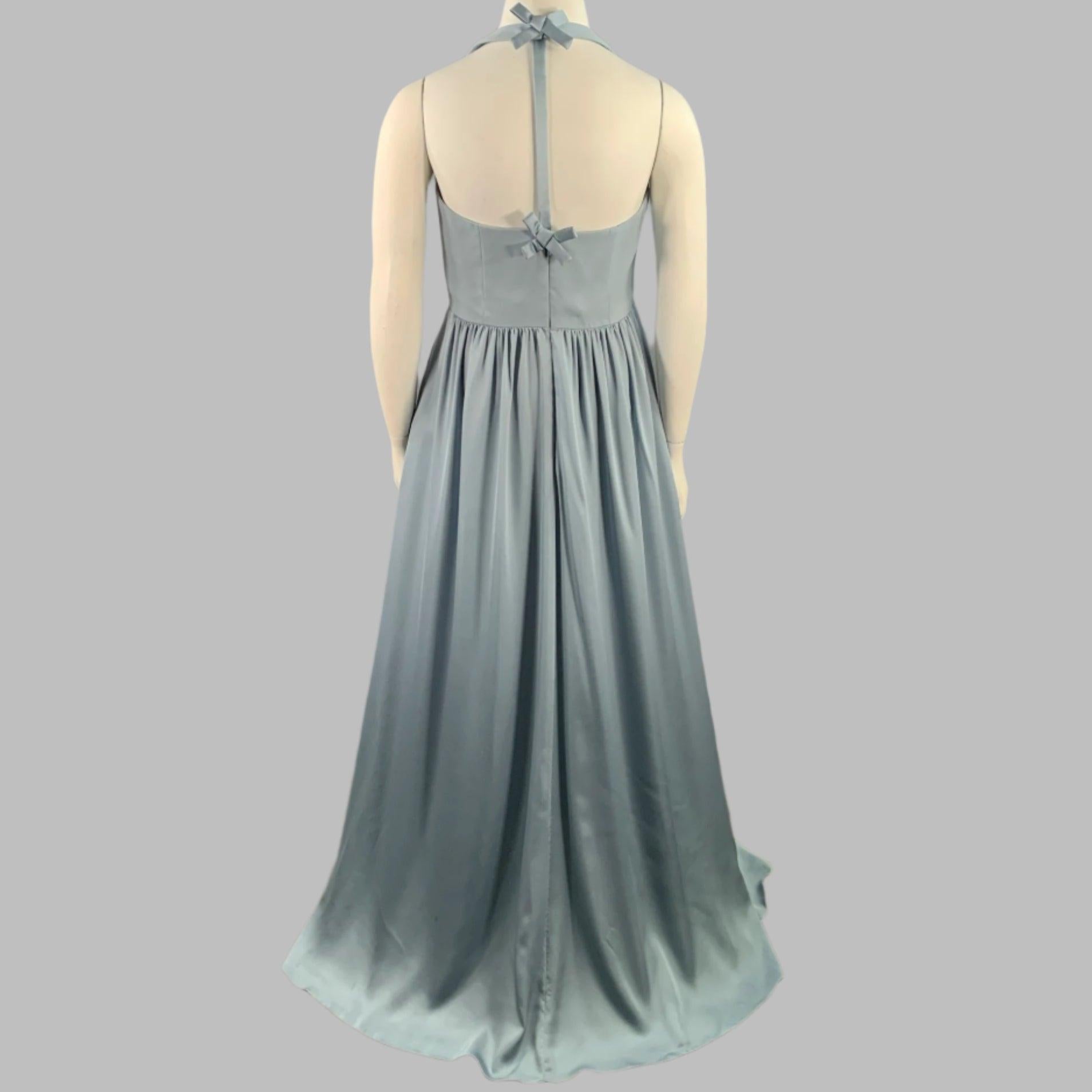 Vera Wang Taille 12 Robe de soirée longue dos nu en polyester bleu poussière Bon état - En vente à San Francisco, CA