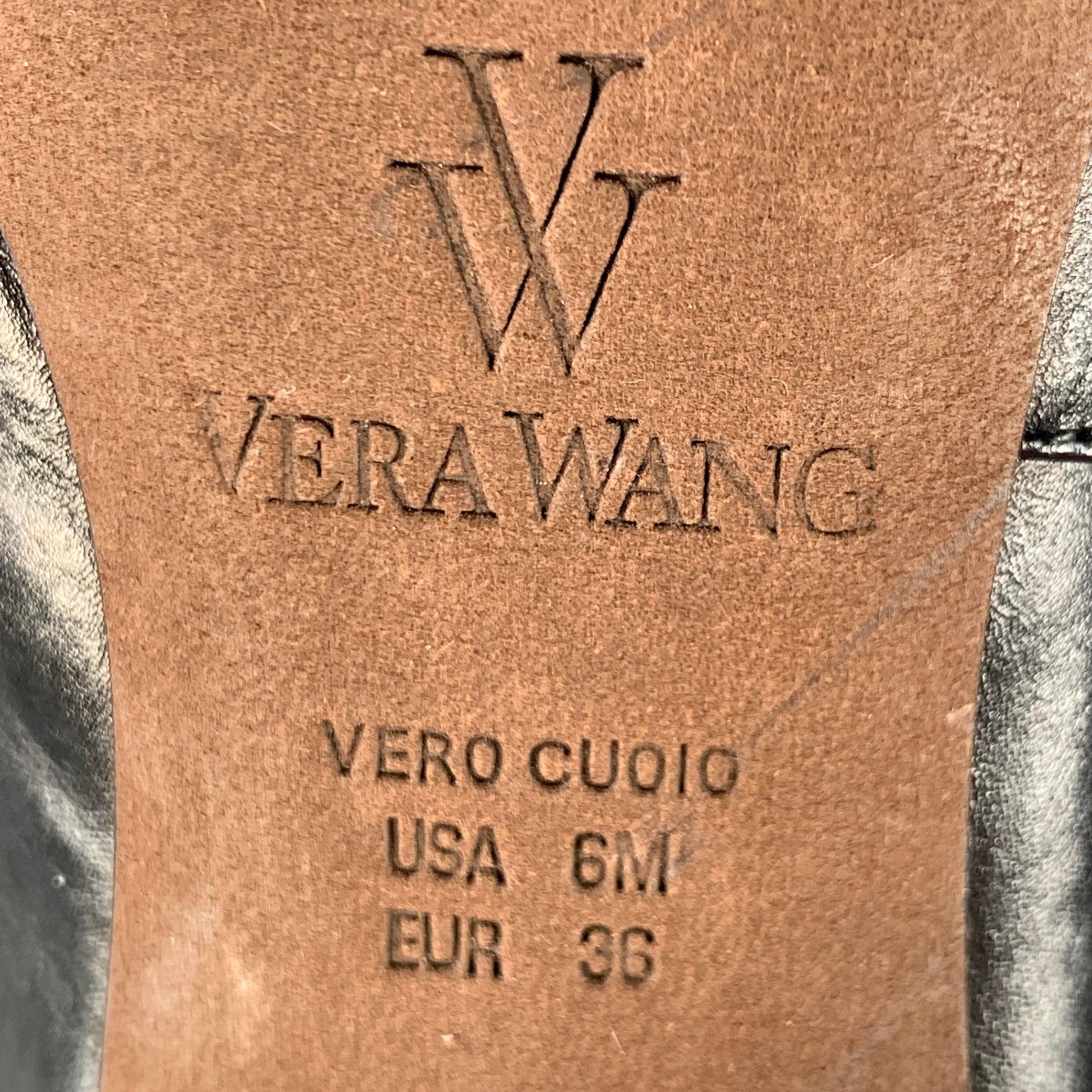 Vera Wang Taille 6 Bottes en cuir noir cloutées avec fermeture éclair latérale et talon aiguille en vente 4